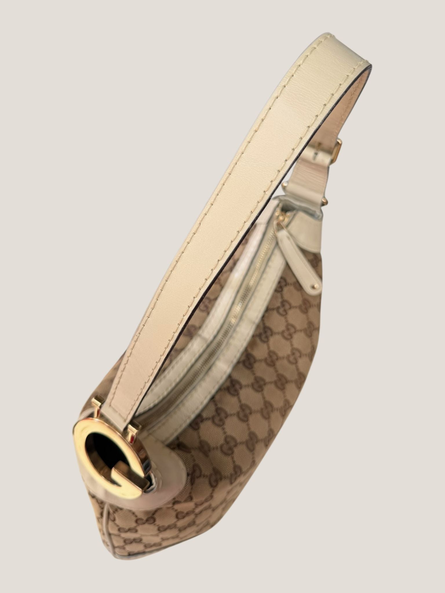 Gucci Charlotte Hobo GG Canvas con Maxi G Dorata