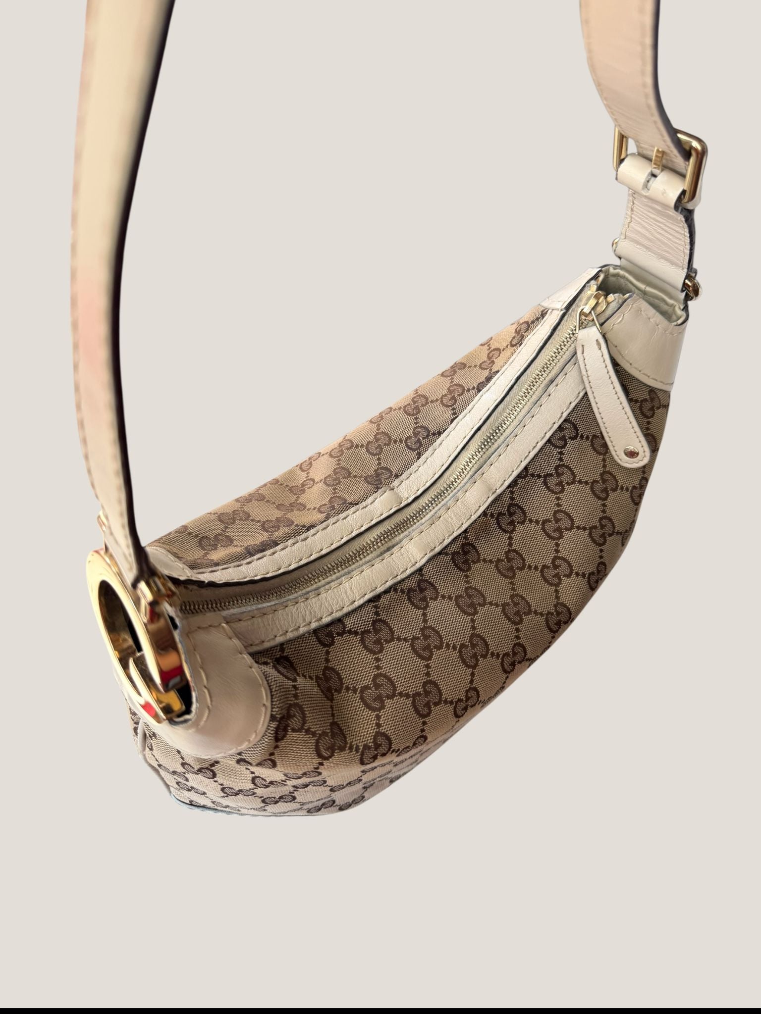 Gucci Charlotte Hobo GG Canvas con Maxi G Dorata