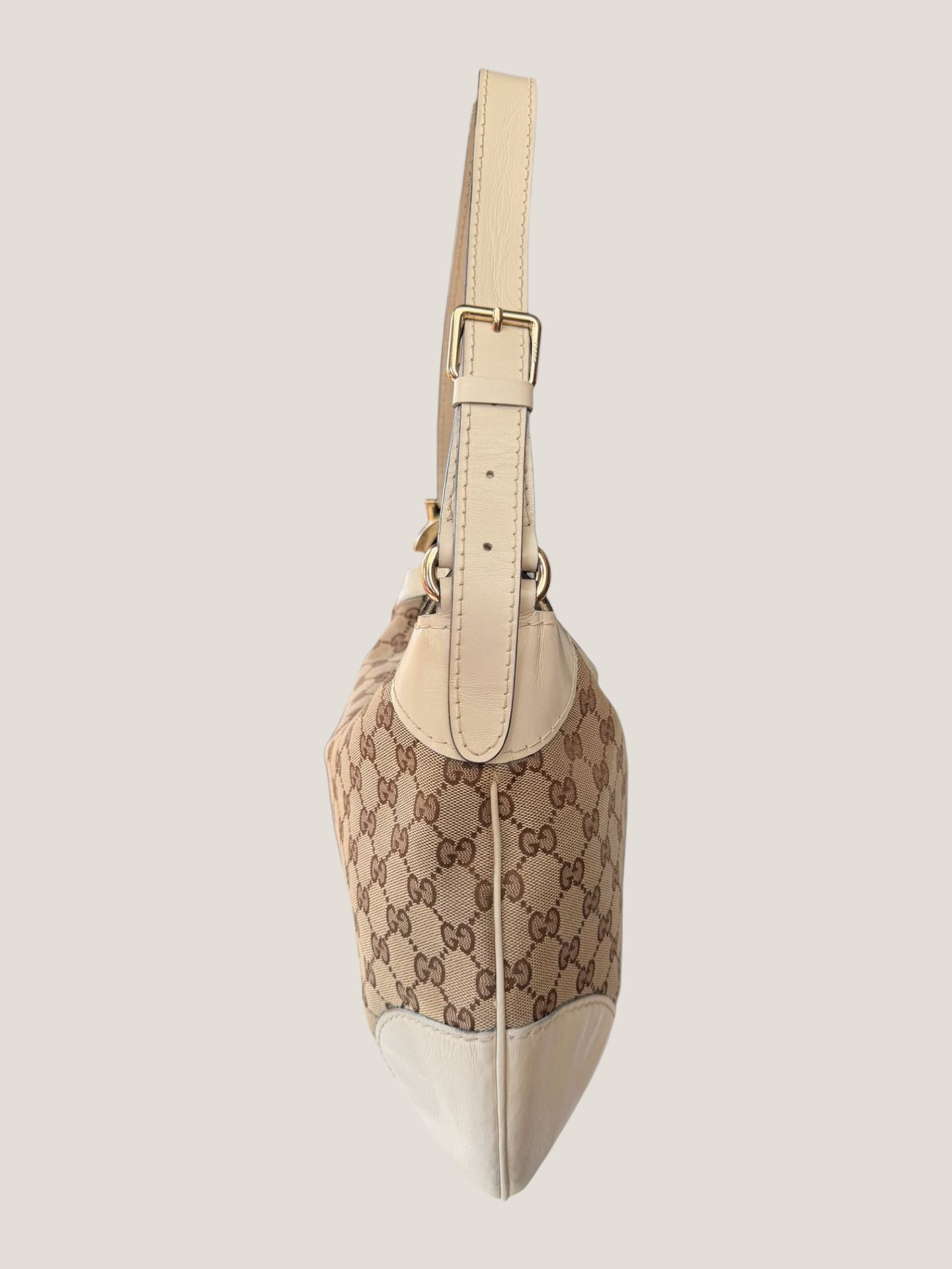 Gucci Charlotte Hobo GG Canvas con Maxi G Dorata