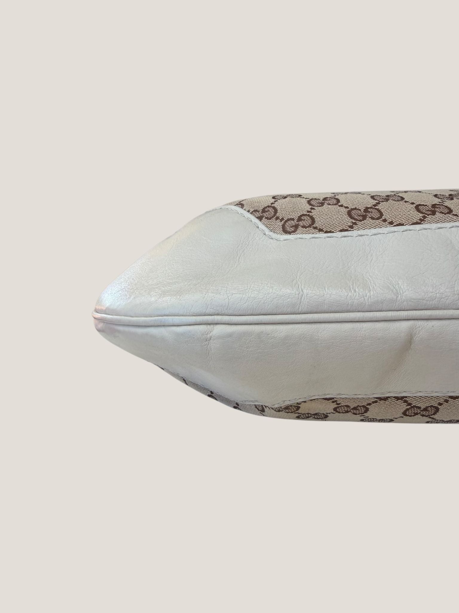 Gucci Charlotte Hobo GG Canvas con Maxi G Dorata