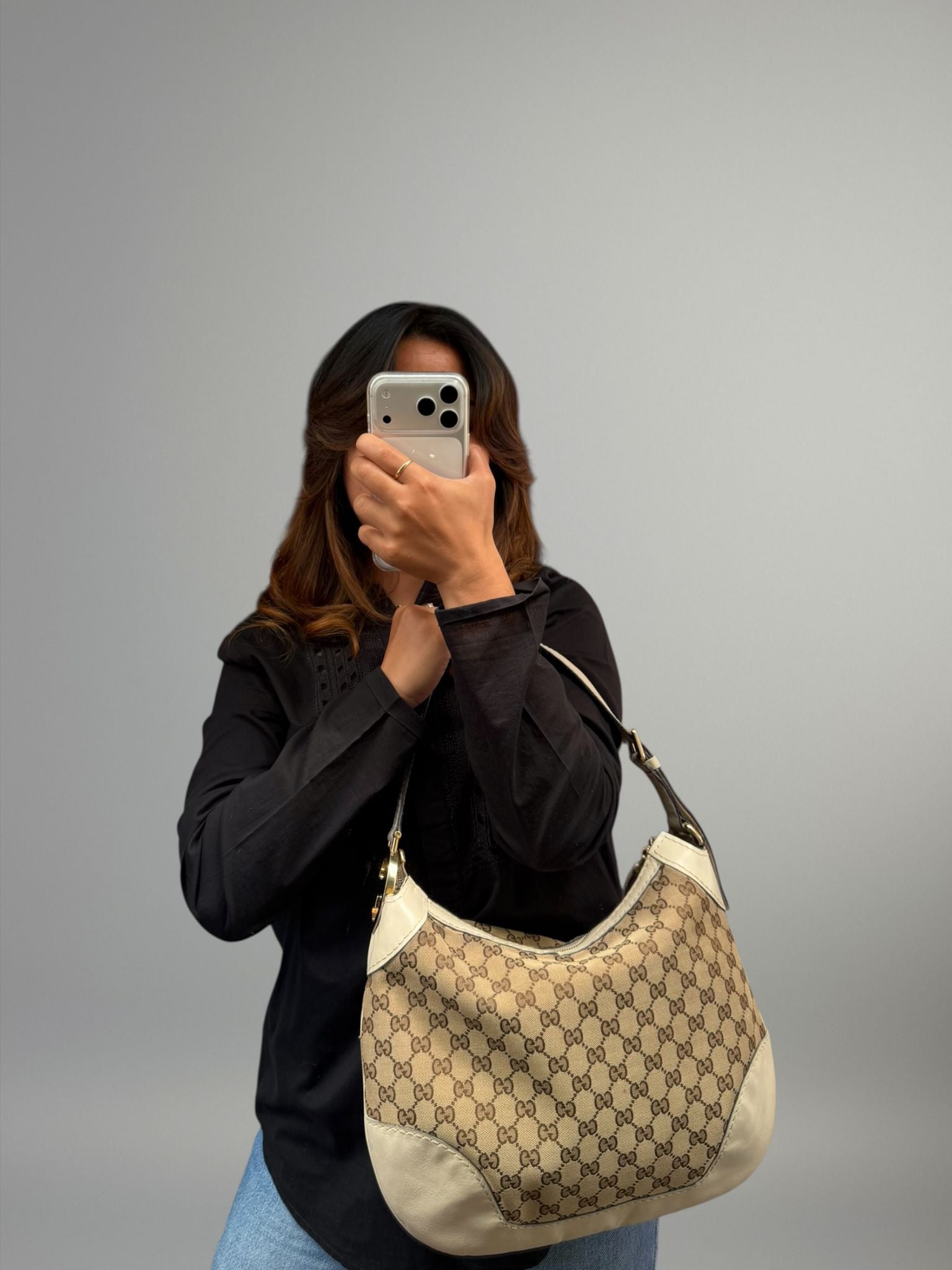 Gucci Charlotte Hobo GG Canvas con Maxi G Dorata