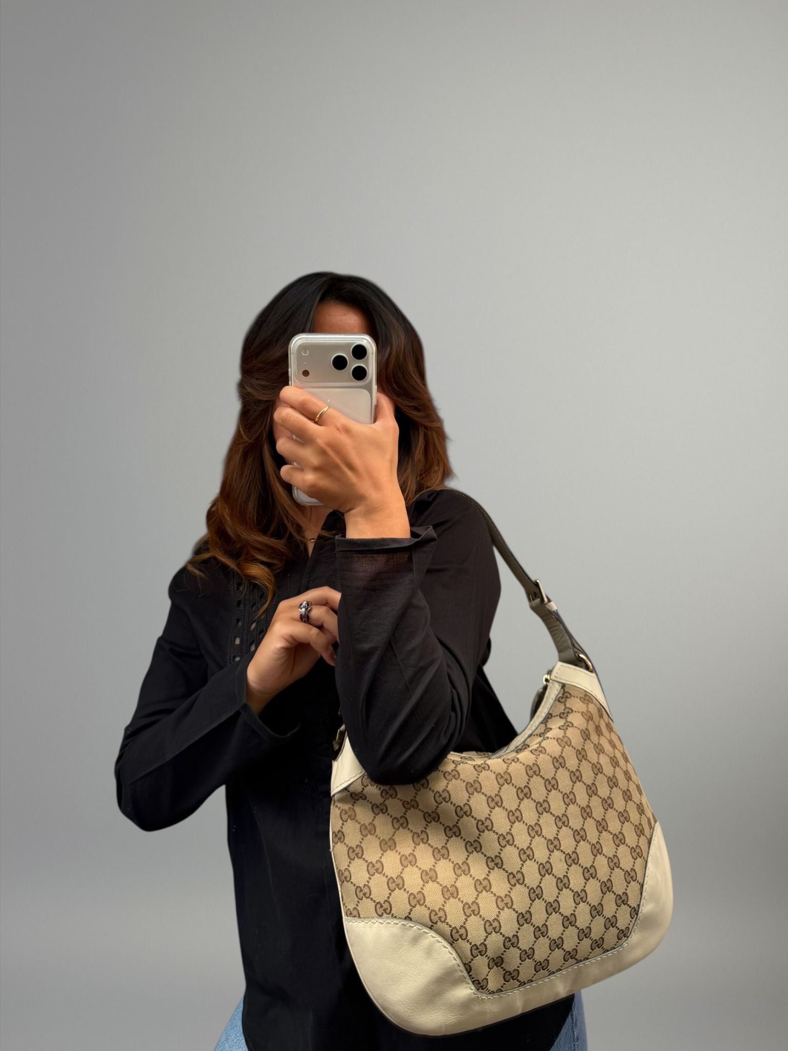 Gucci Charlotte Hobo GG Canvas con Maxi G Dorata