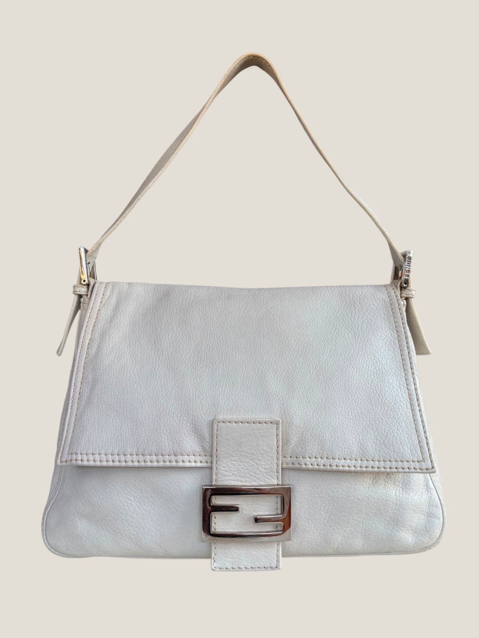 Fendi Mamma Baguette in Pelle Bianca