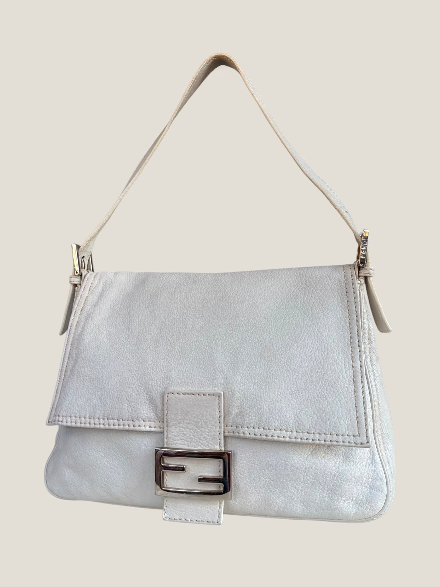 Fendi Mamma Baguette in Pelle Bianca