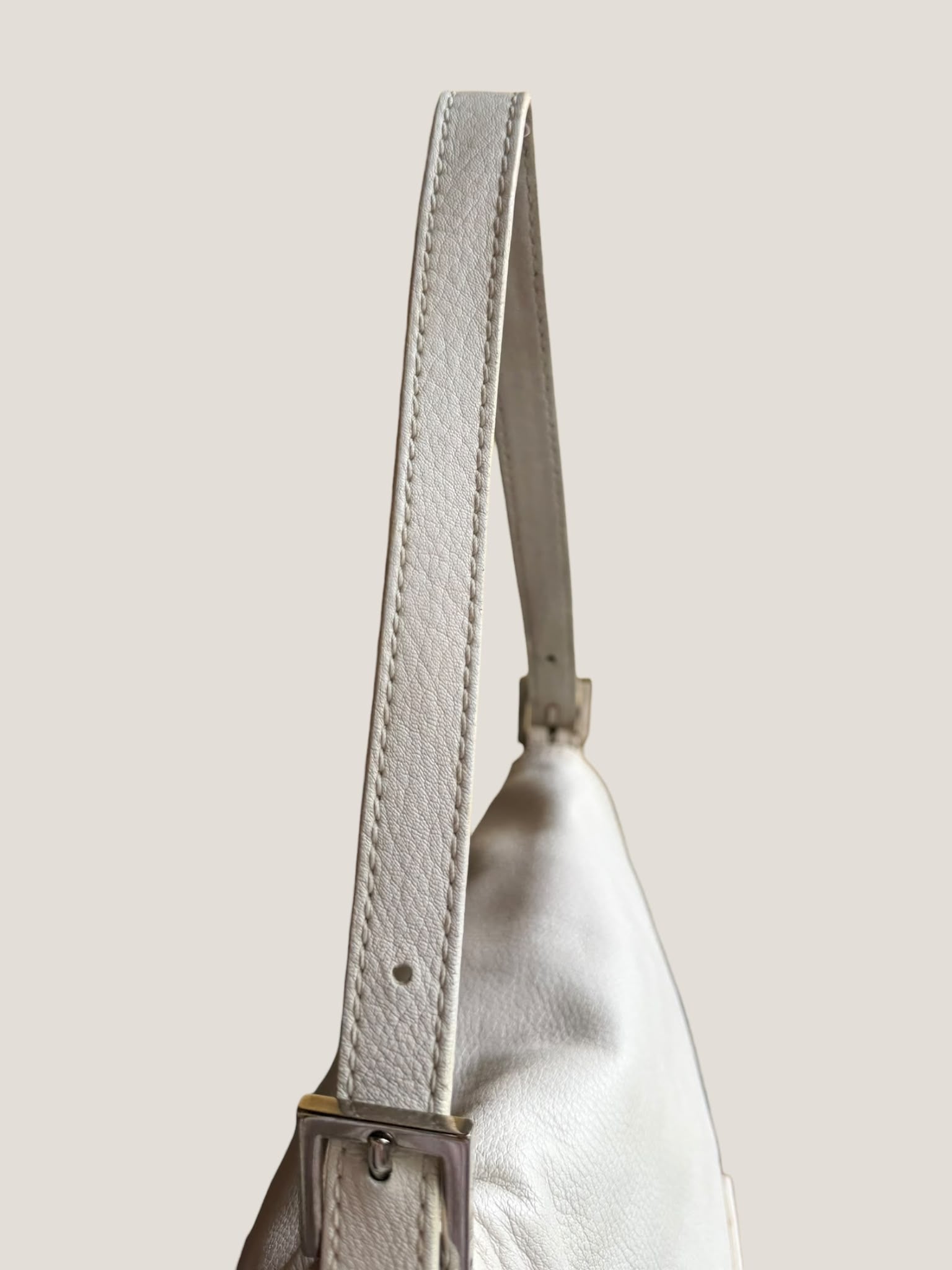 Fendi Mamma Baguette in Pelle Bianca