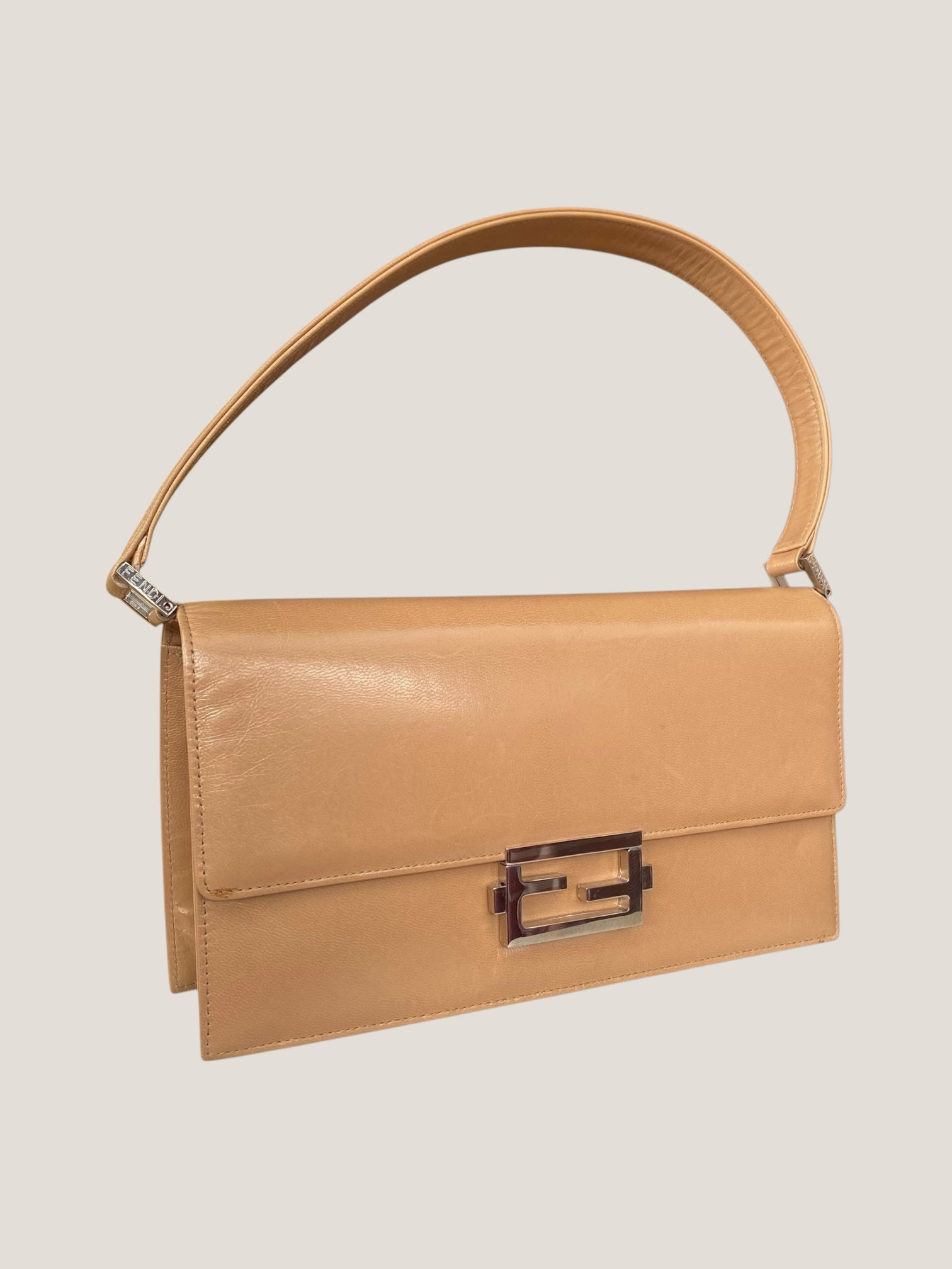 Fendi baguette in pelle liscia