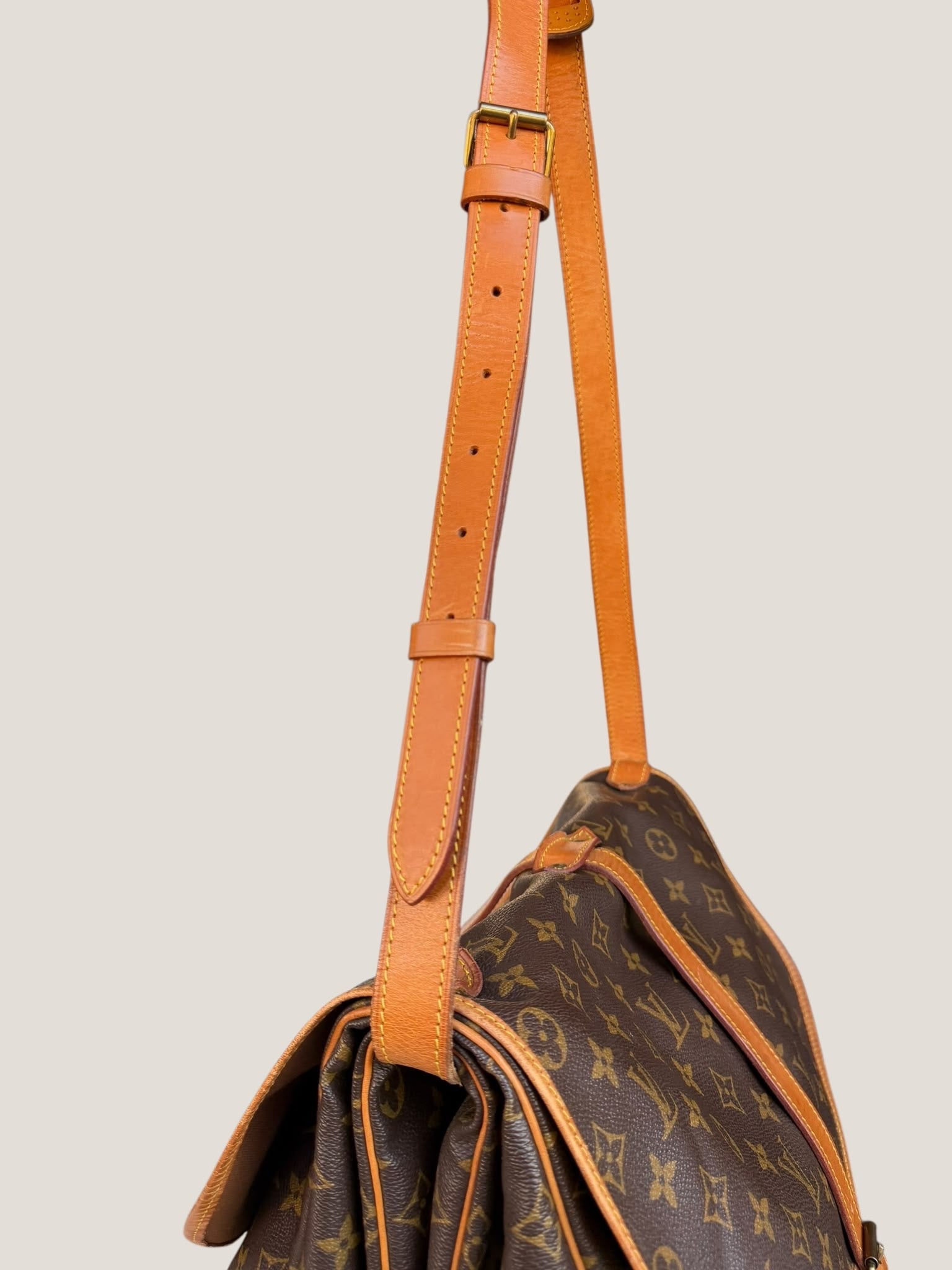 Louis Vuitton Saumur 35