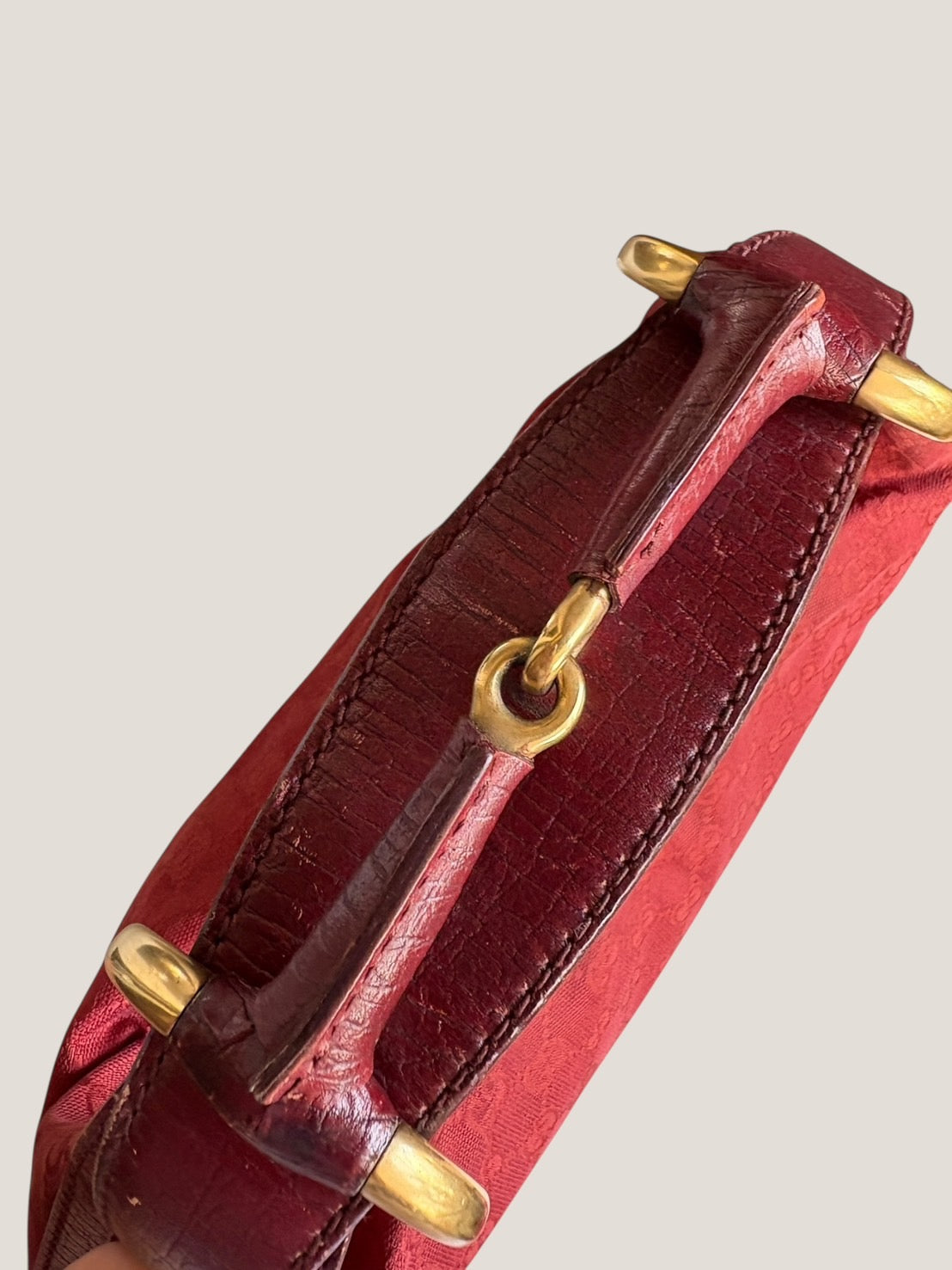 Gucci Hobo Horsebit in tessuto monogram rosso