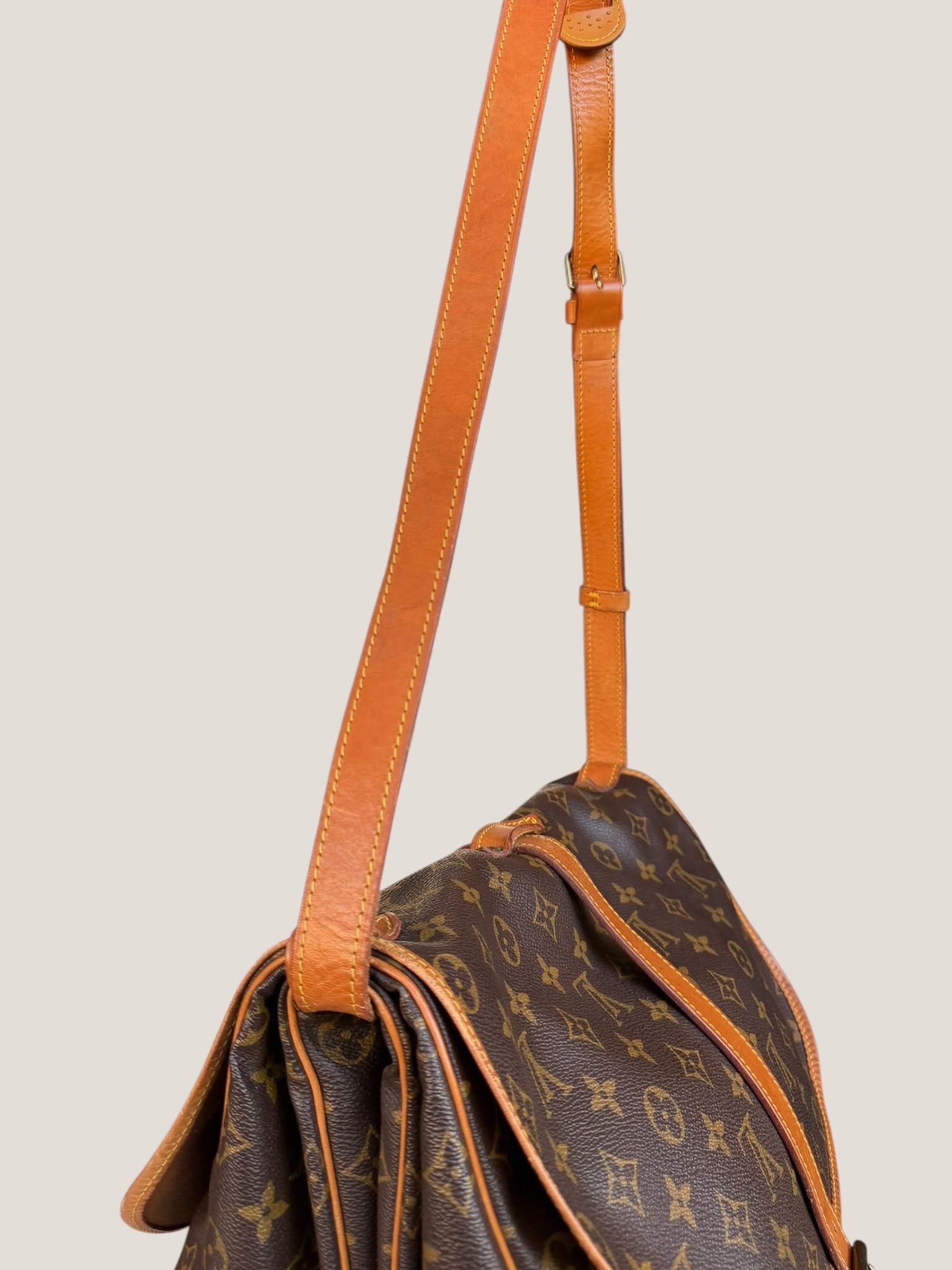 Louis Vuitton Saumur 35