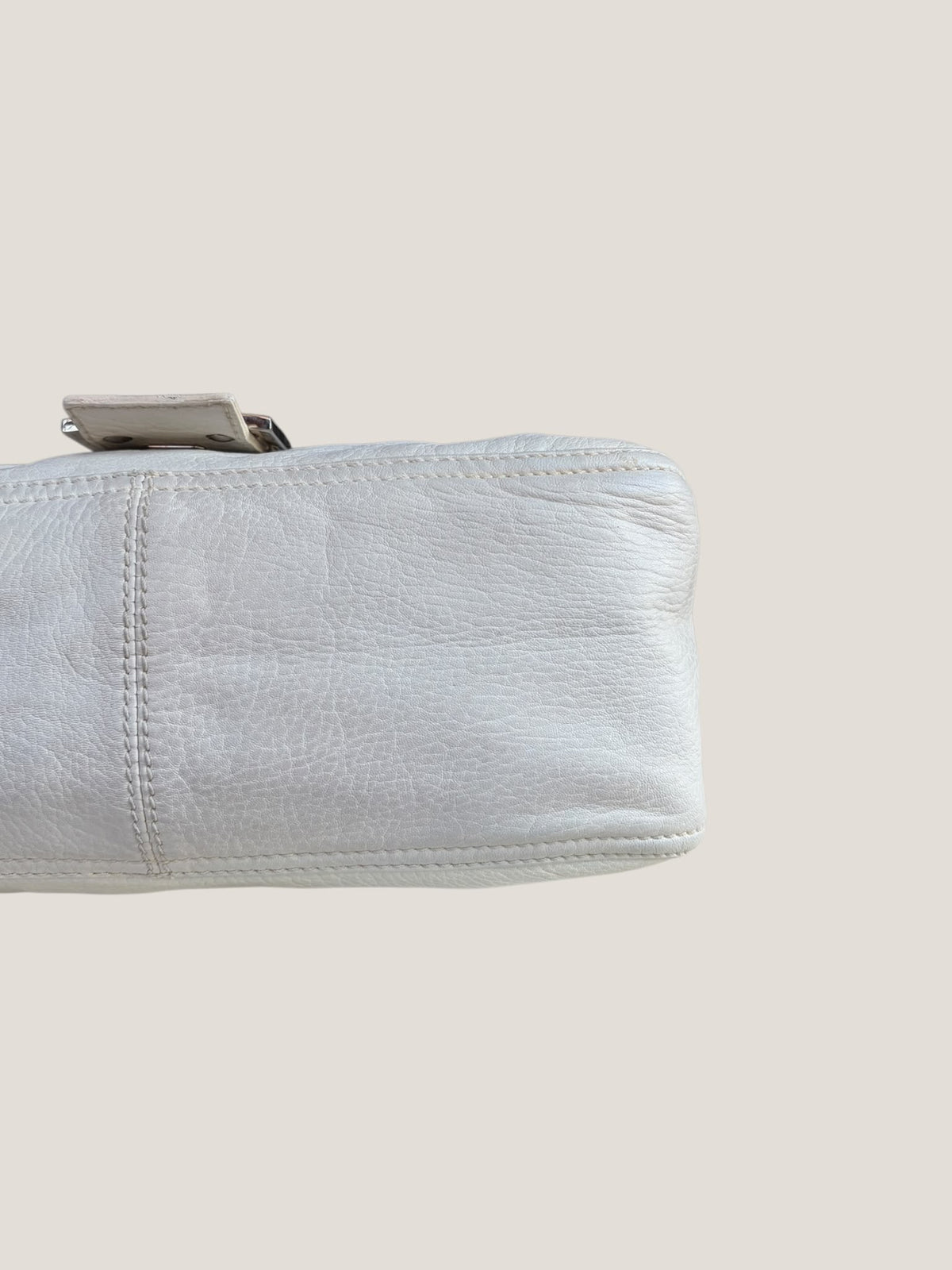 Fendi Mamma Baguette in Pelle Bianca