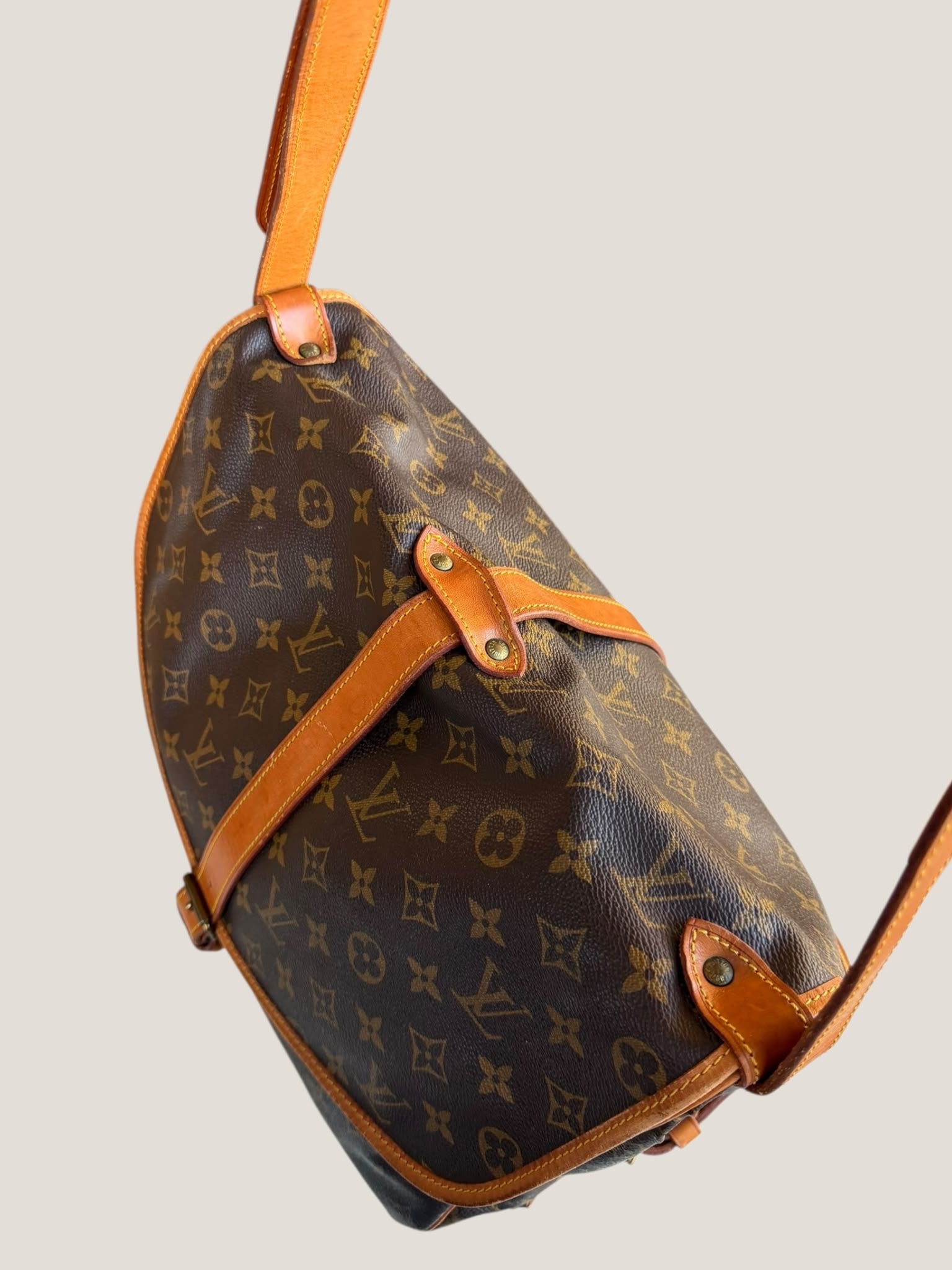 Louis Vuitton Saumur 35