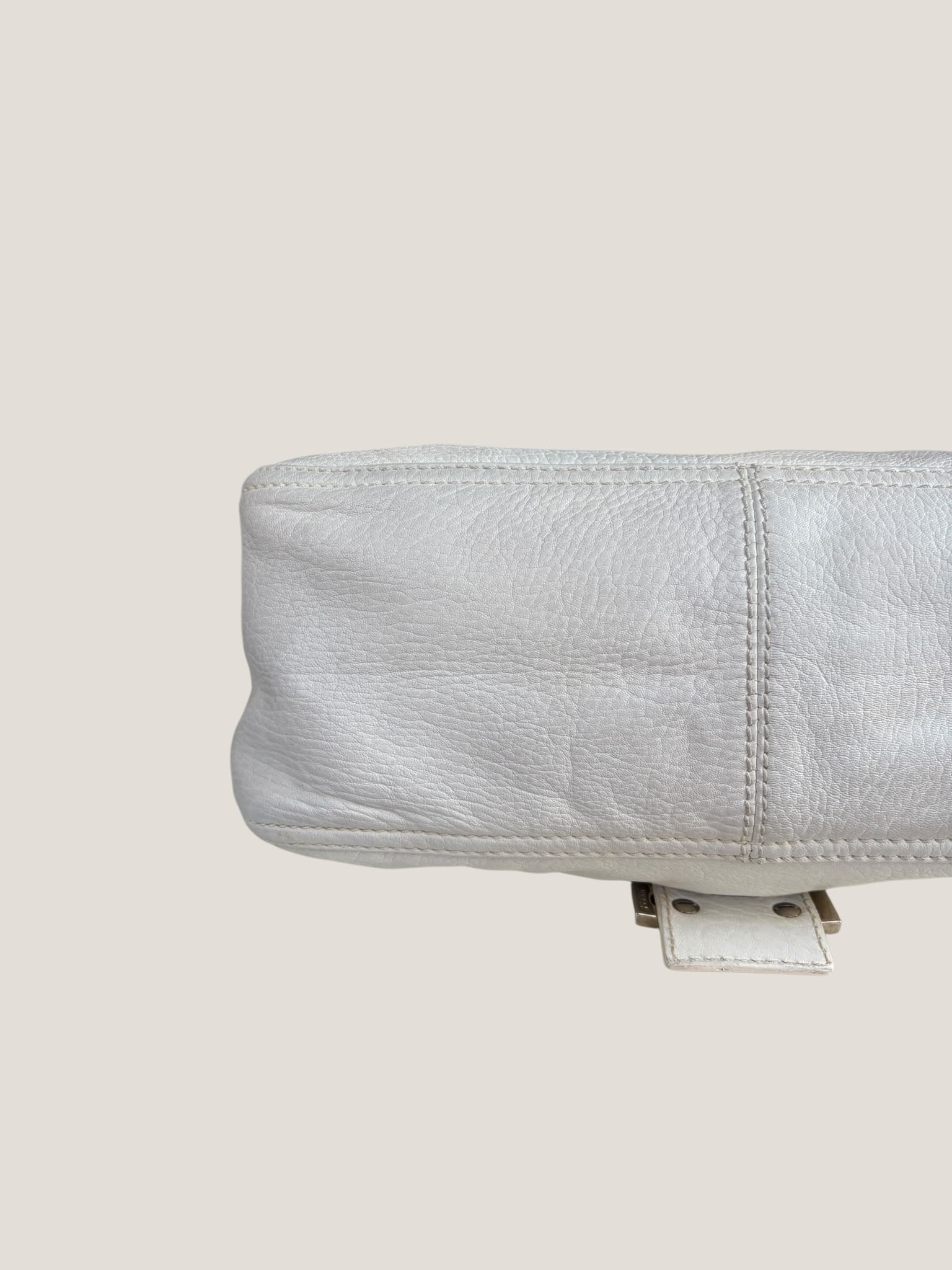 Fendi Mamma Baguette in Pelle Bianca