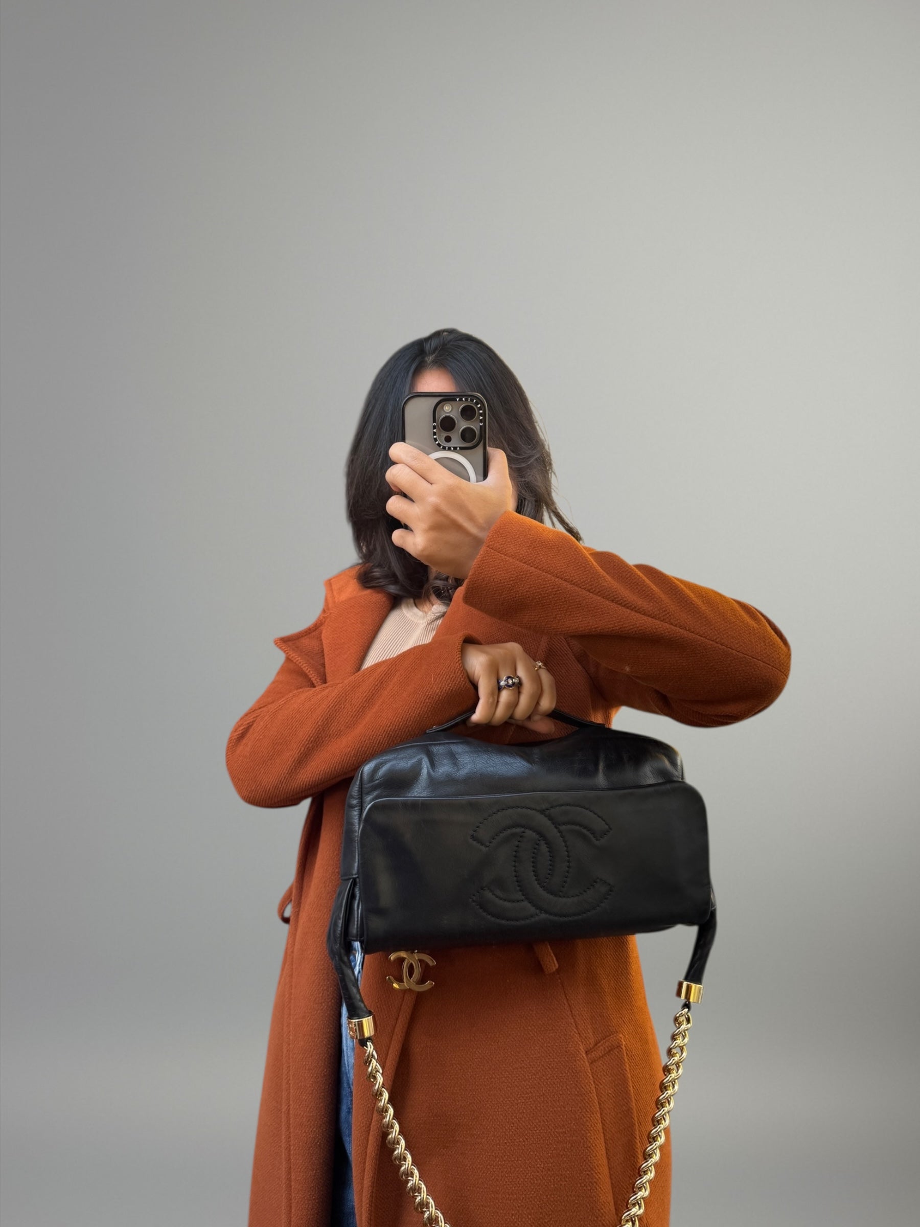 Chanel Pochette in pelle nera con catena dorata