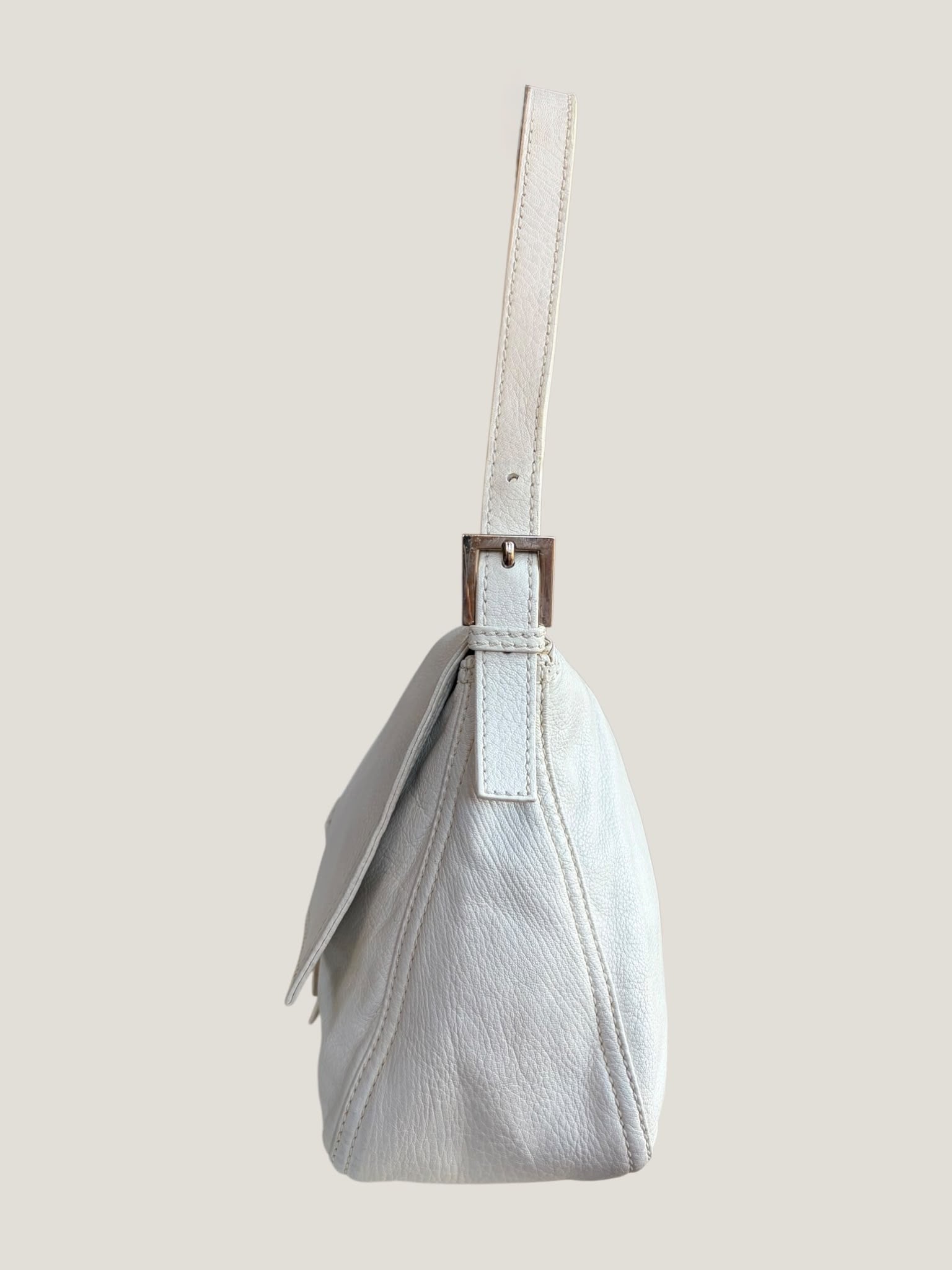 Fendi Mamma Baguette in Pelle Bianca