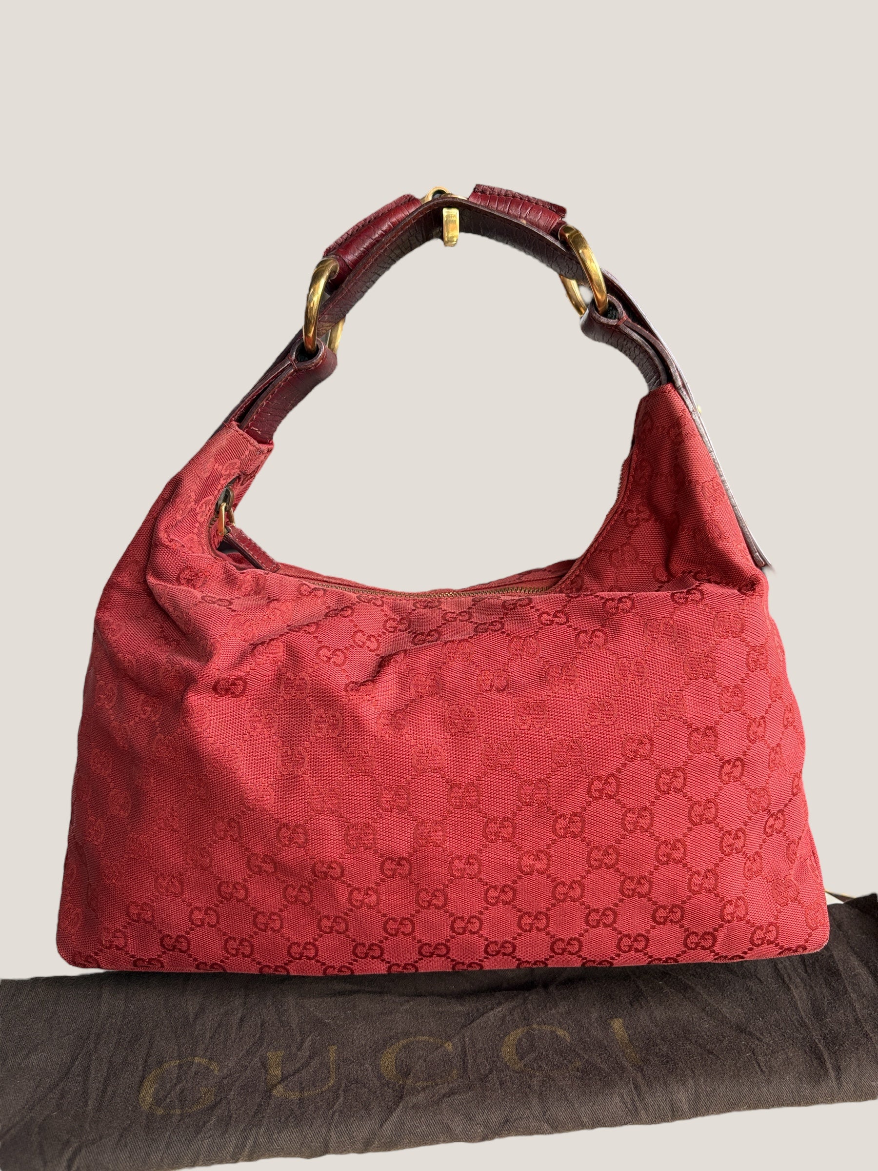 Gucci Hobo Horsebit in tessuto monogram rosso