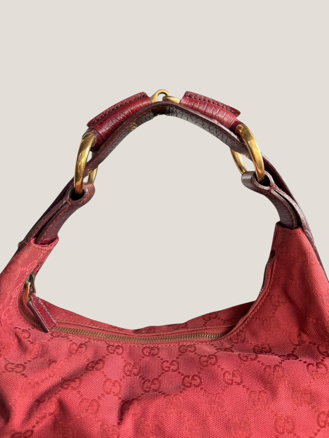 Gucci Hobo Horsebit in tessuto monogram rosso