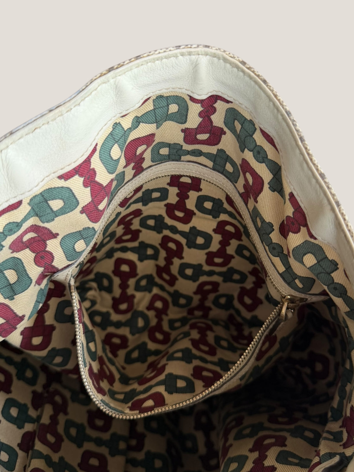 Gucci Hobo GG Supreme