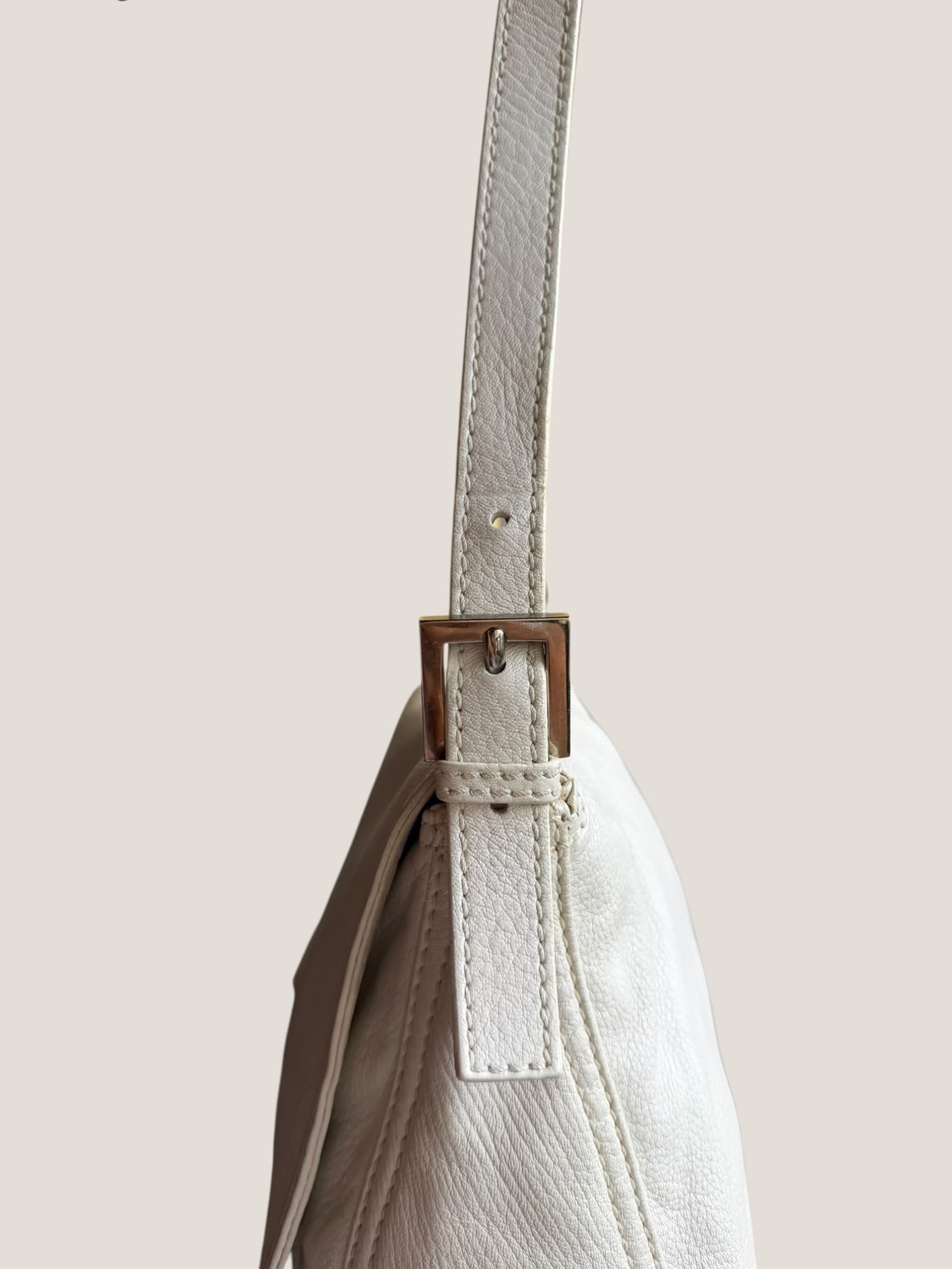 Fendi Mamma Baguette in Pelle Bianca