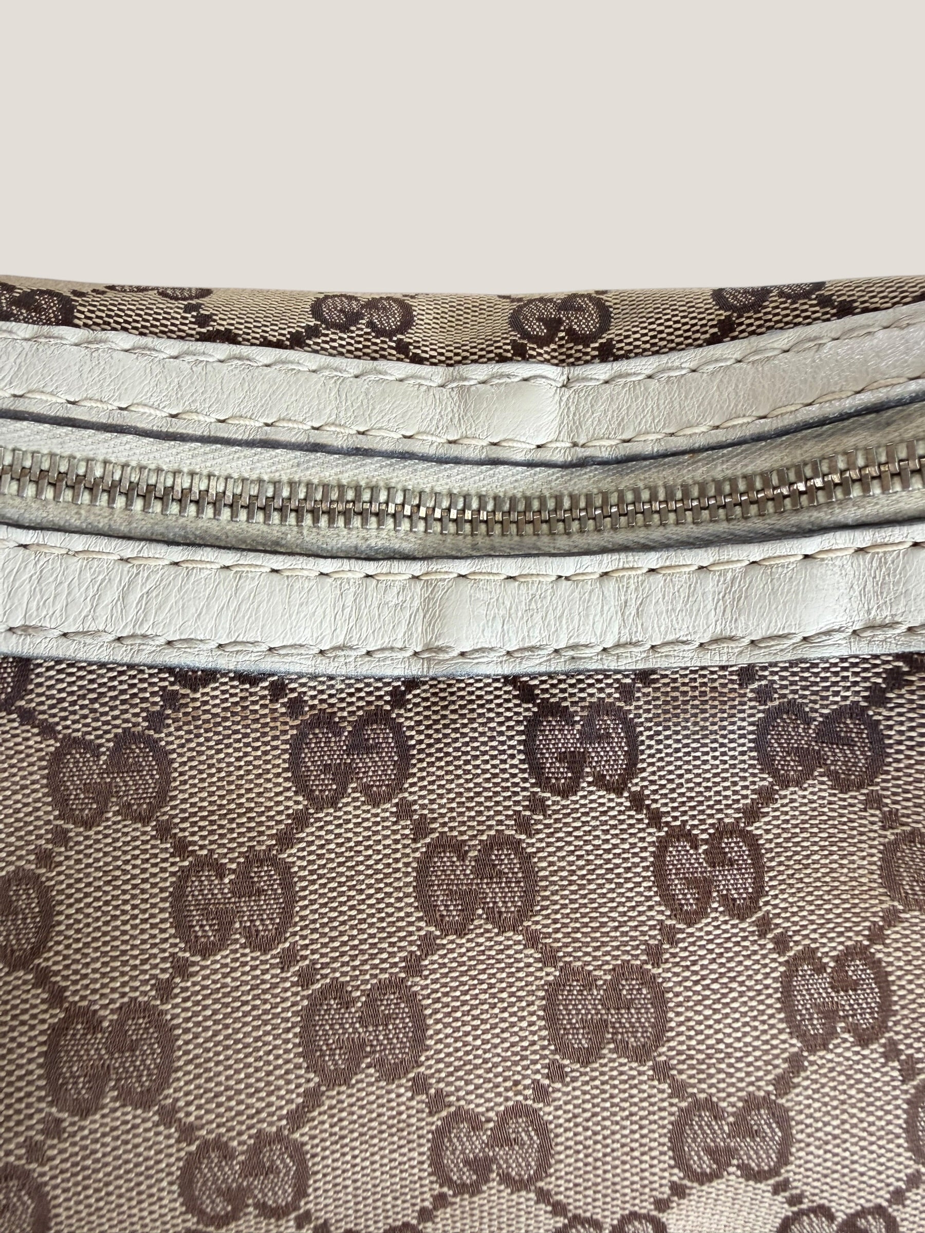 Gucci Charlotte Hobo GG Canvas con Maxi G Dorata