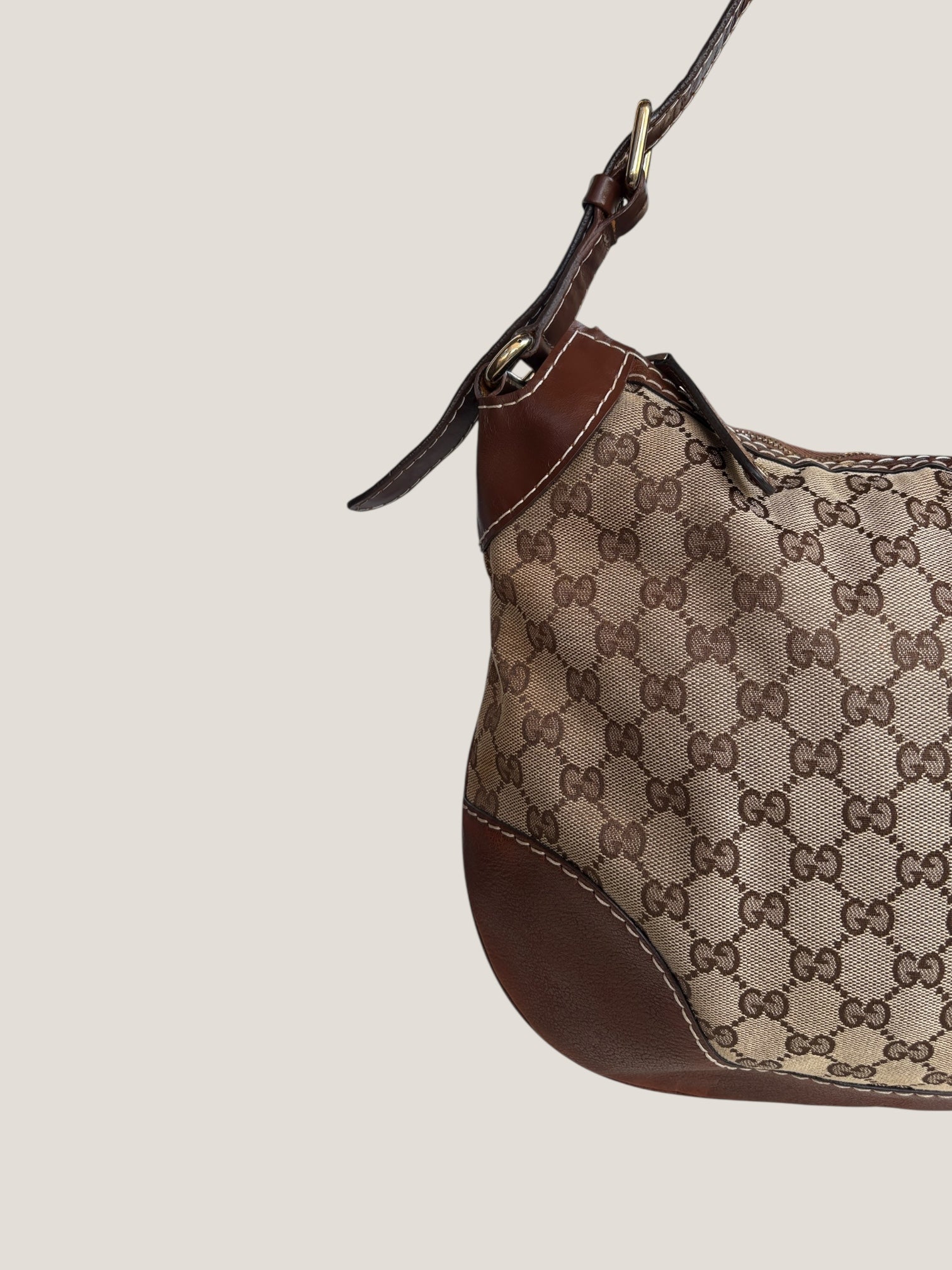 Gucci GG canvas hobo con logo G laterale
