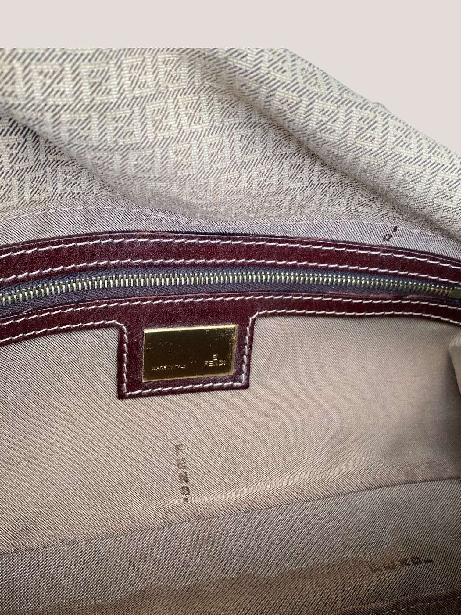 Fendi baguette in tessuto monogram