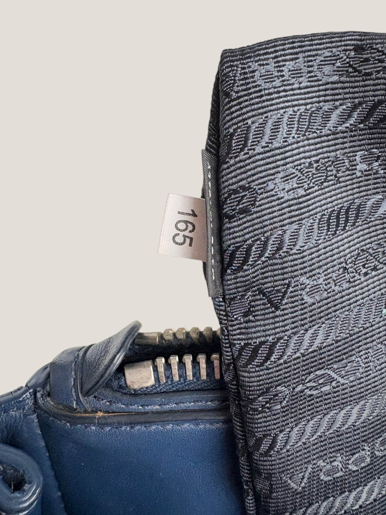 PRADA BOWLER IN PELLE BLU