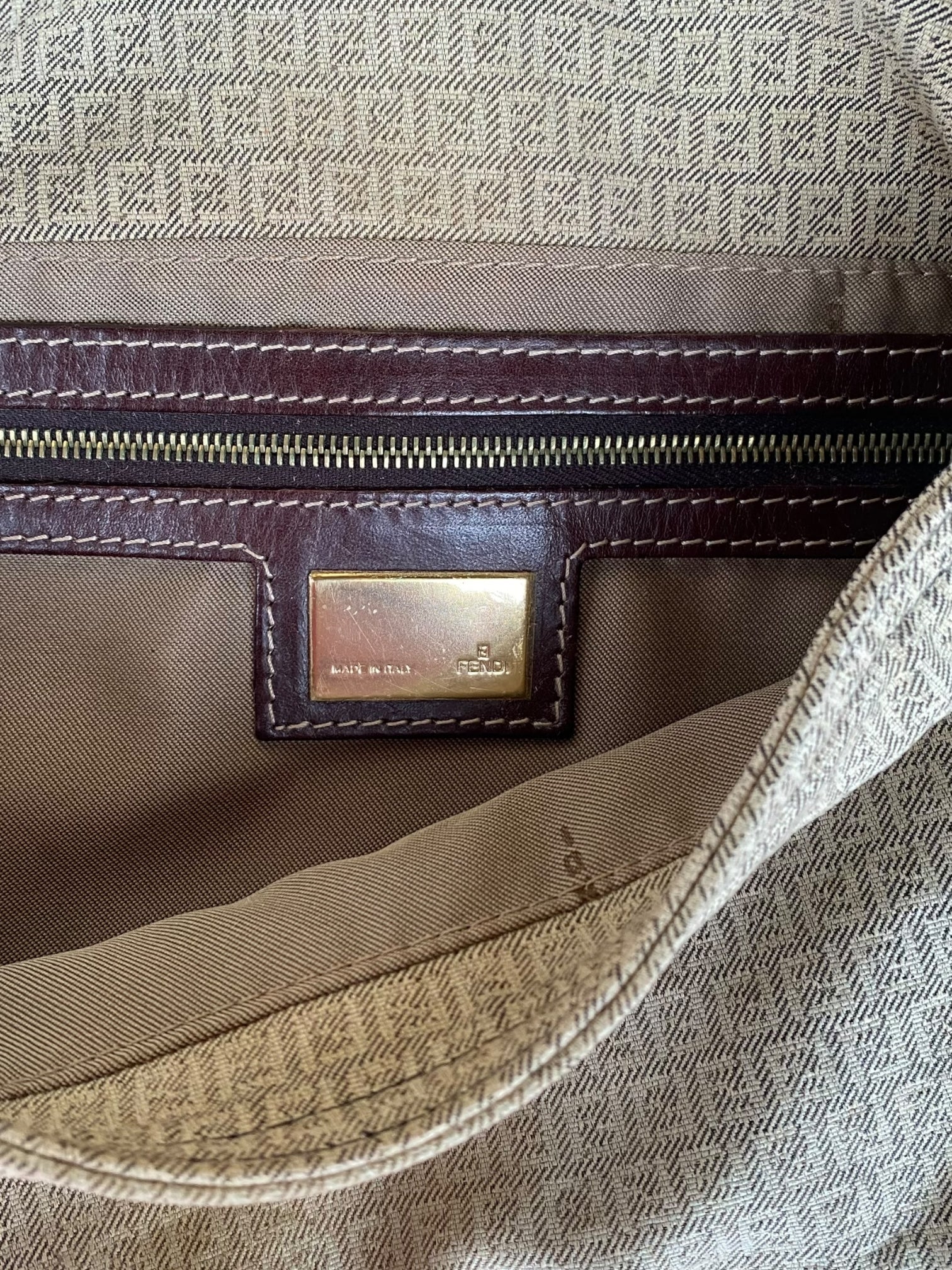 Fendi baguette in tessuto monogram