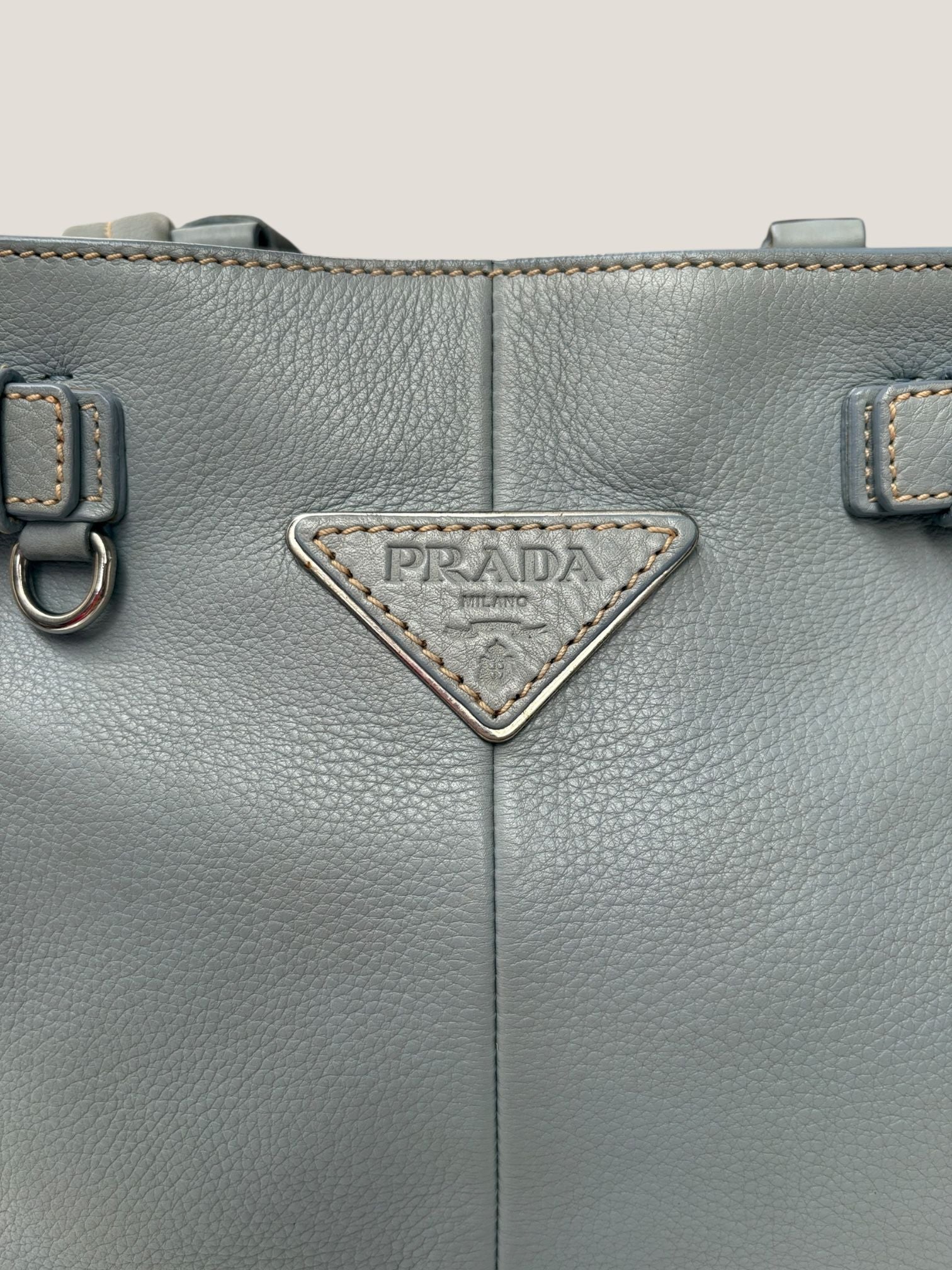 Prada tote in pelle martellata