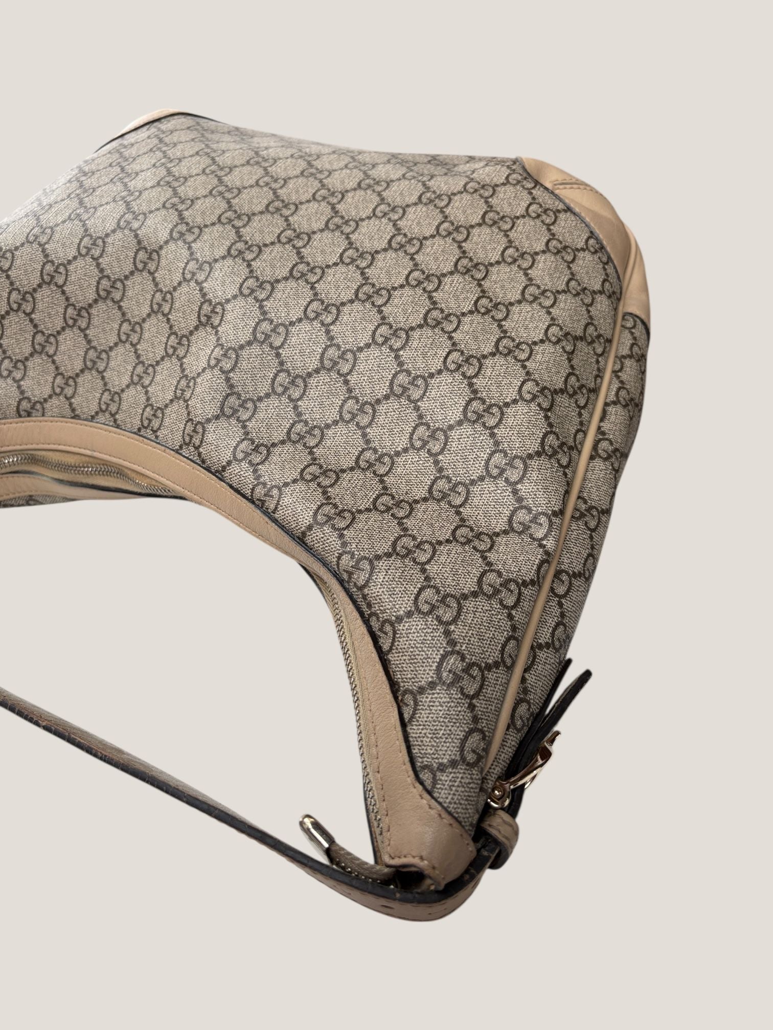 Gucci GG Supreme shoulder bag