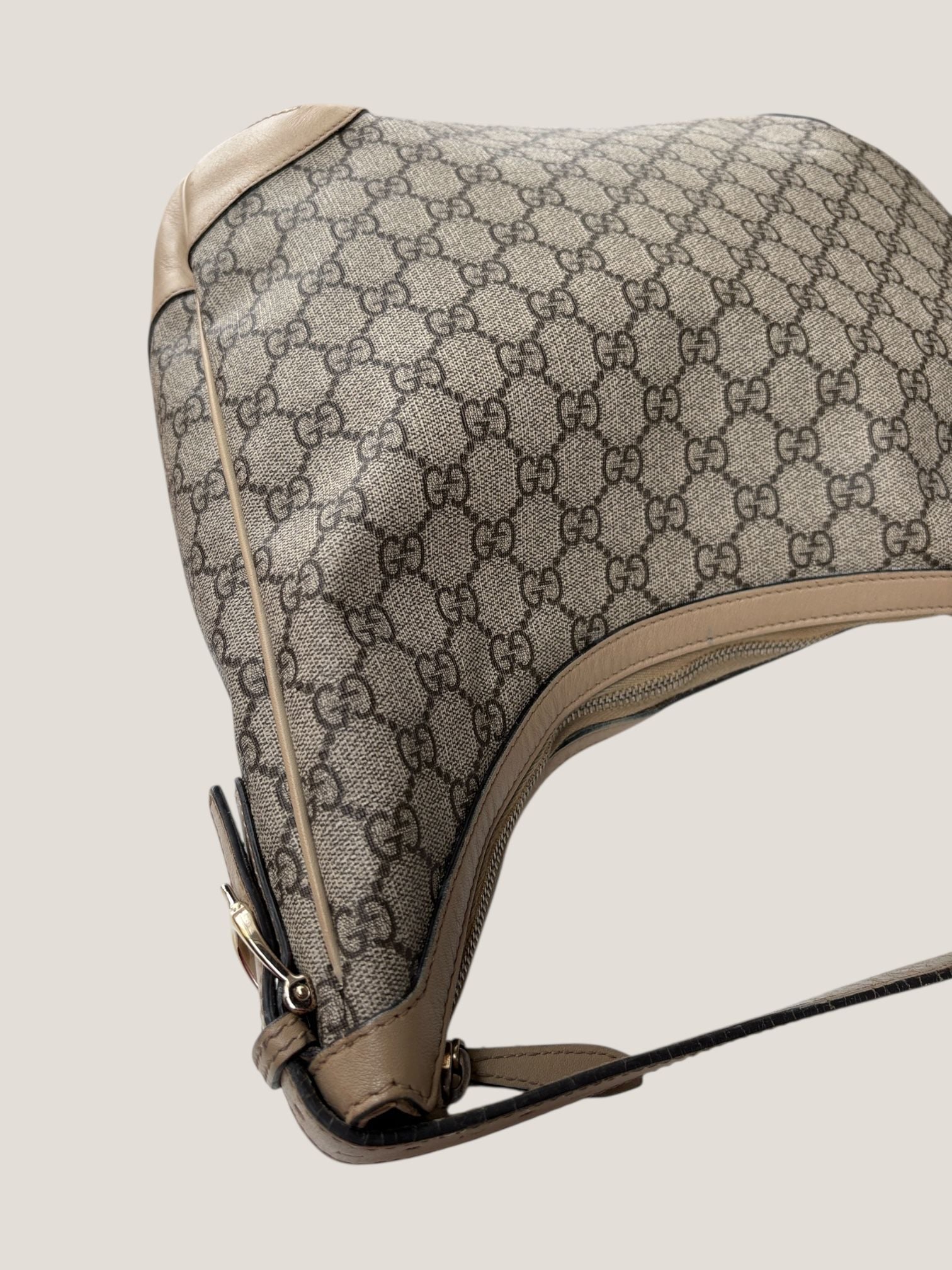 Gucci GG Supreme shoulder bag