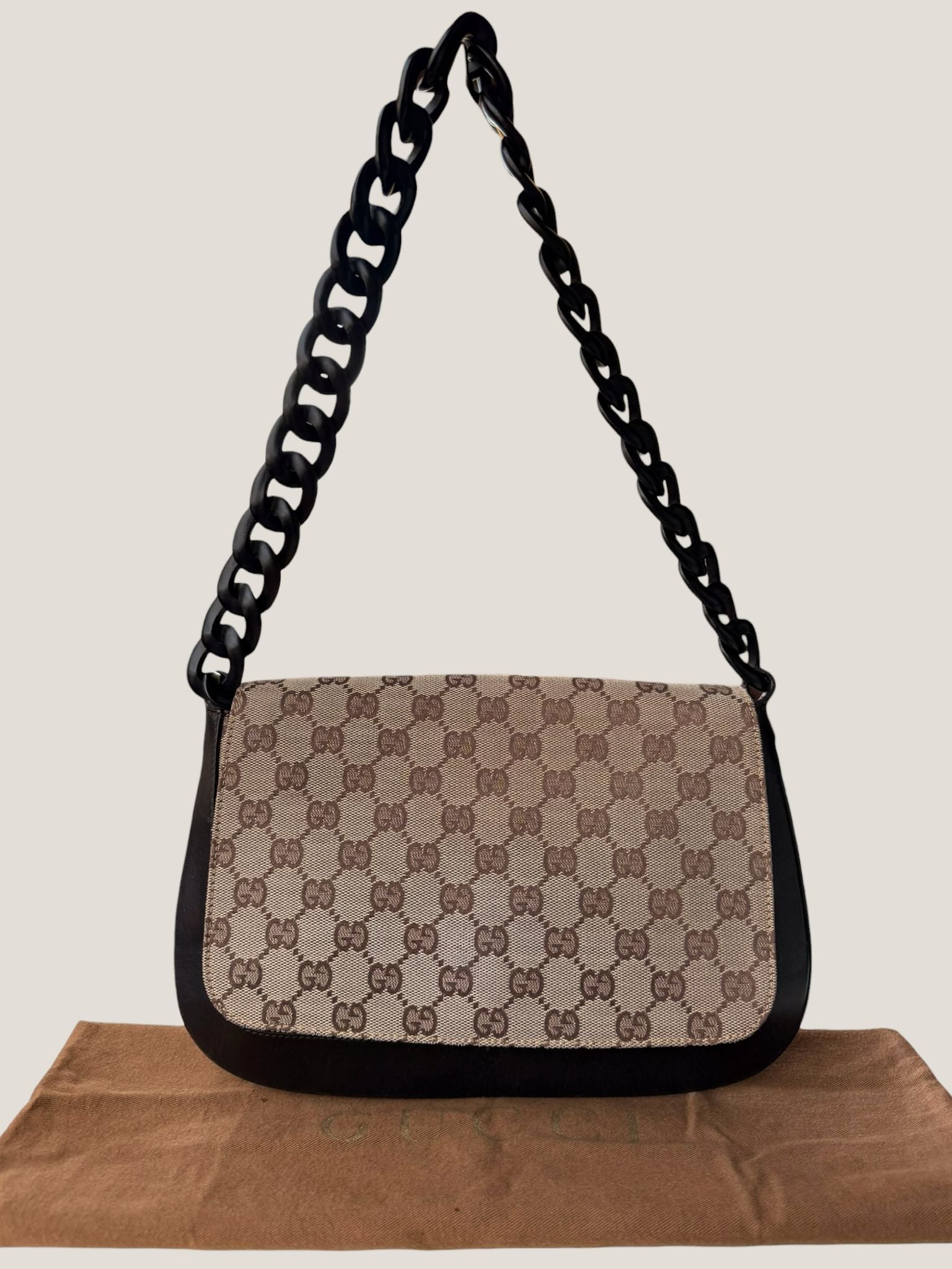 Gucci Hobo con catena resina