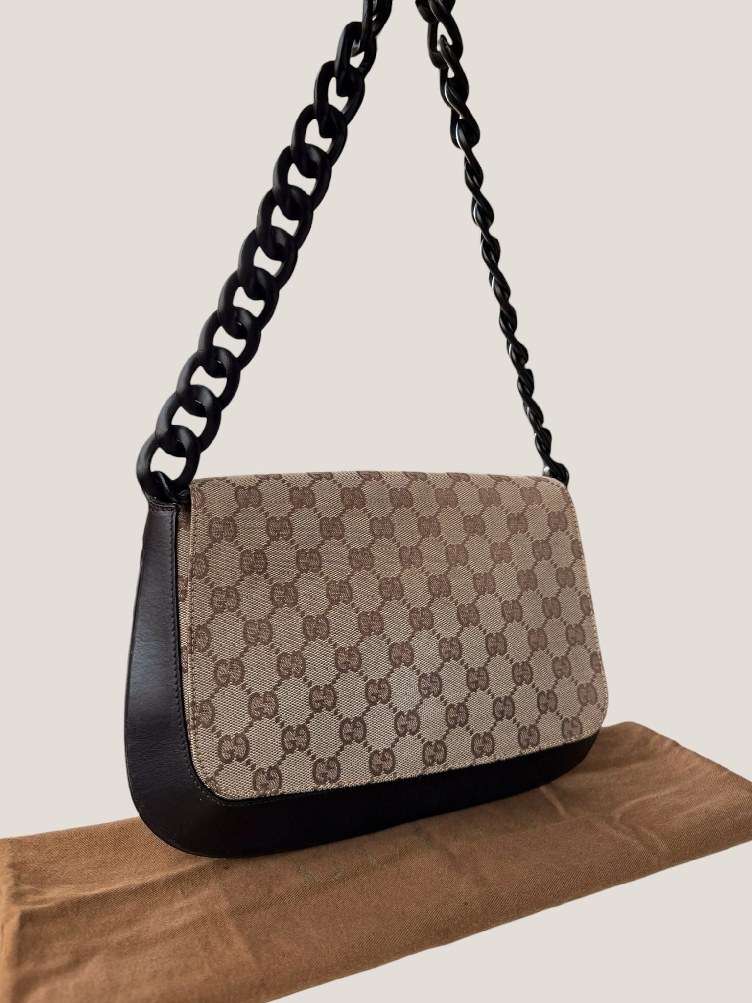 Gucci Hobo con catena resina