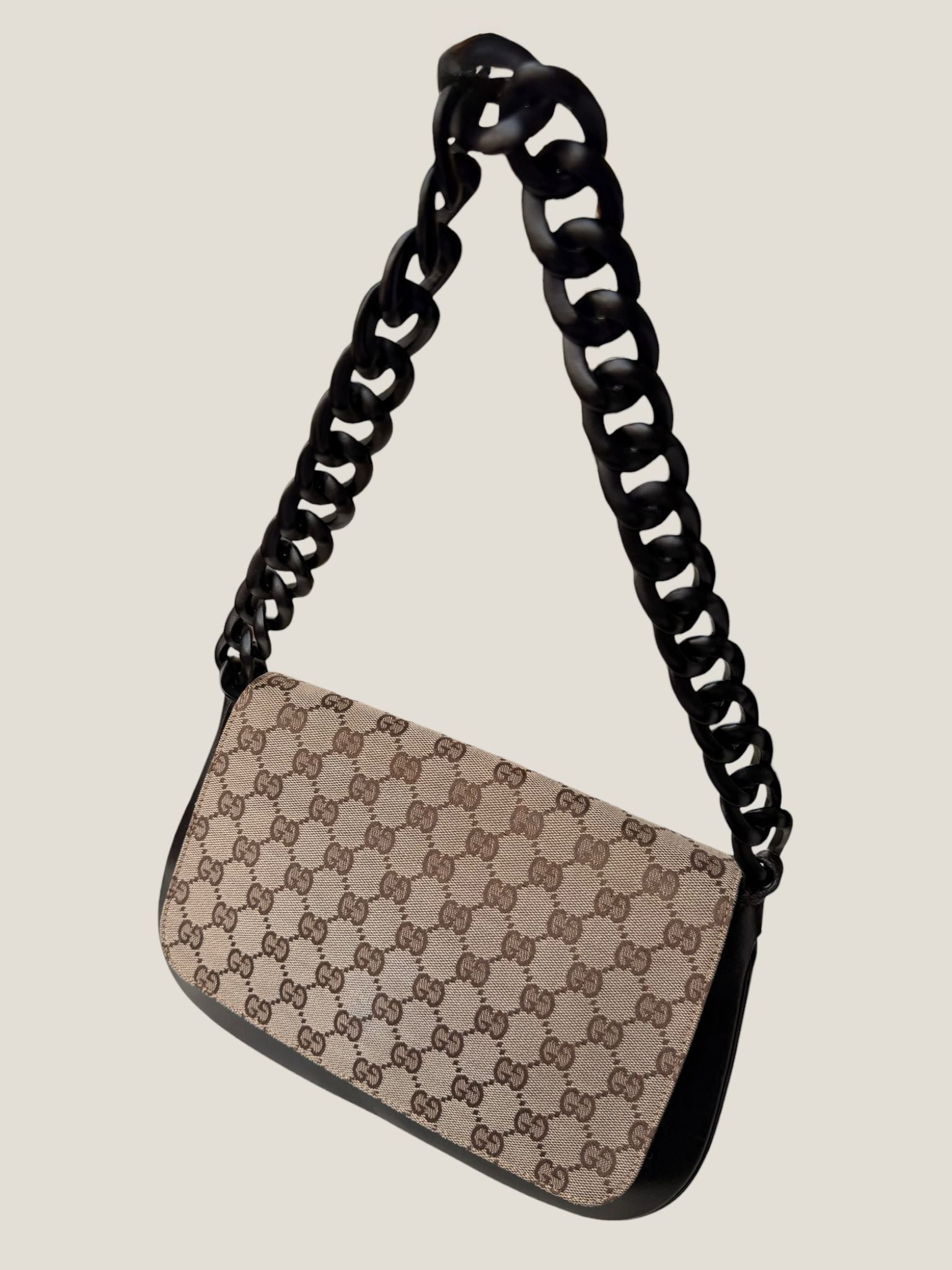 Gucci Hobo con catena resina