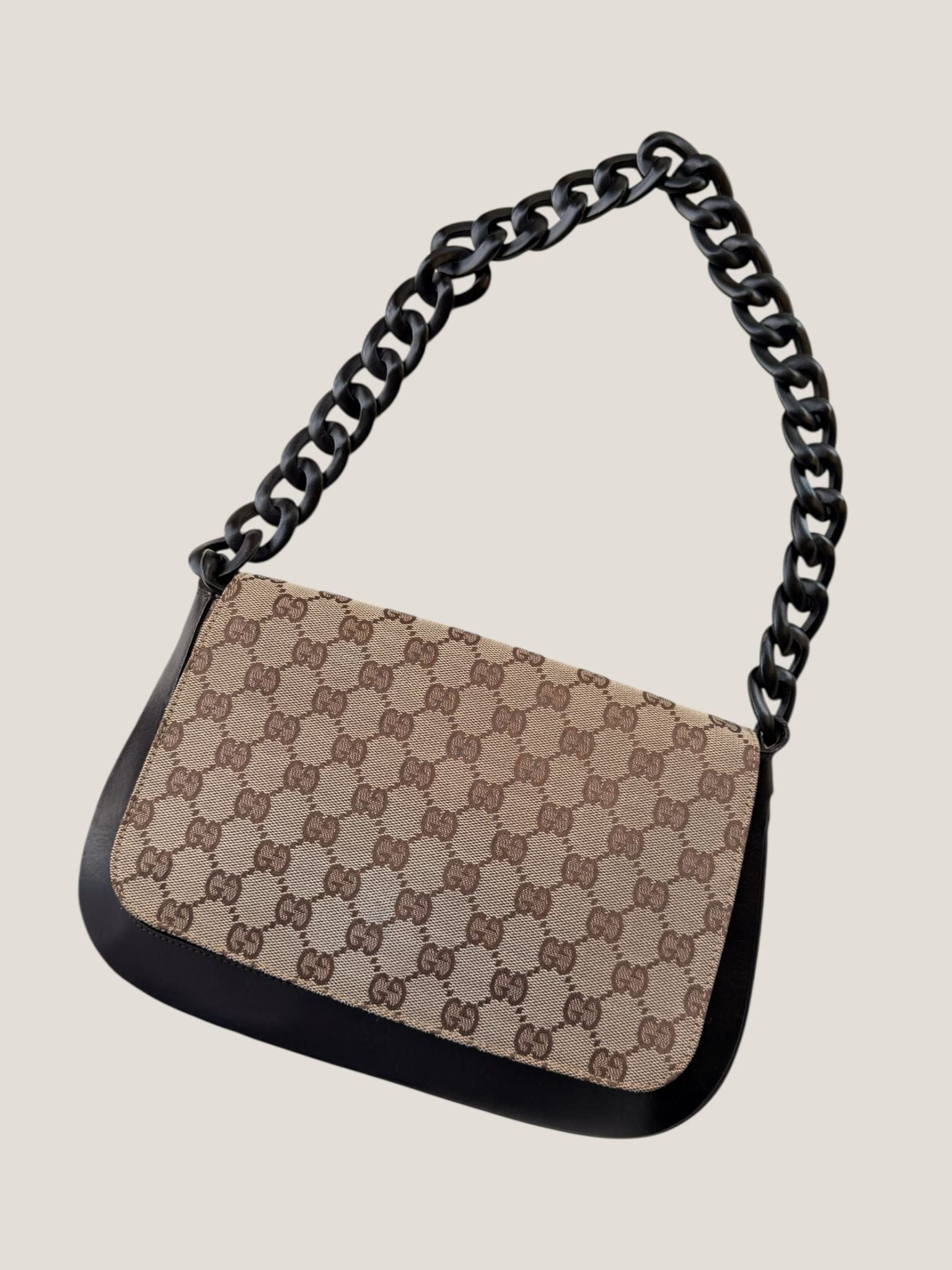 Gucci Hobo con catena resina