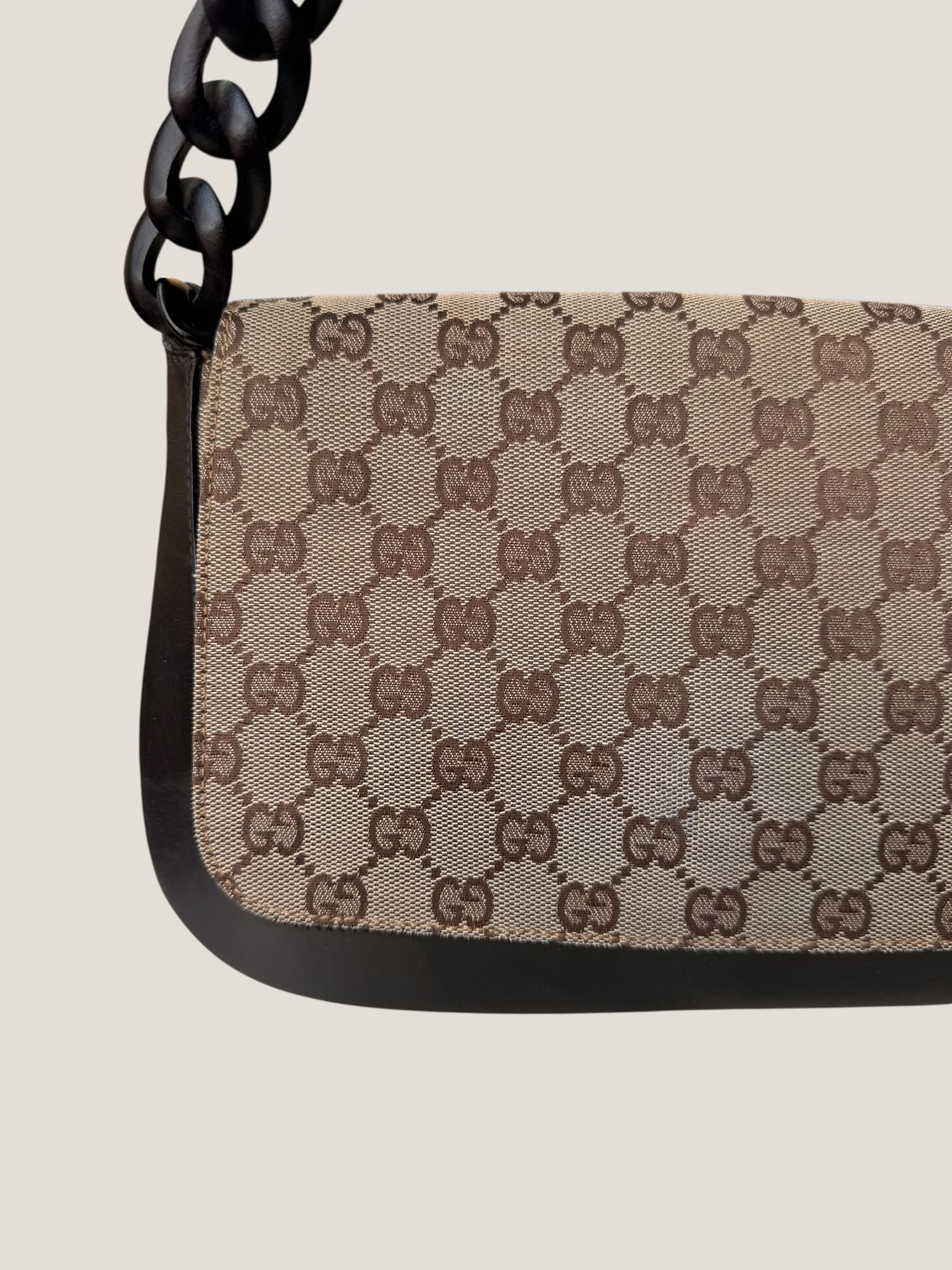 Gucci Hobo con catena resina