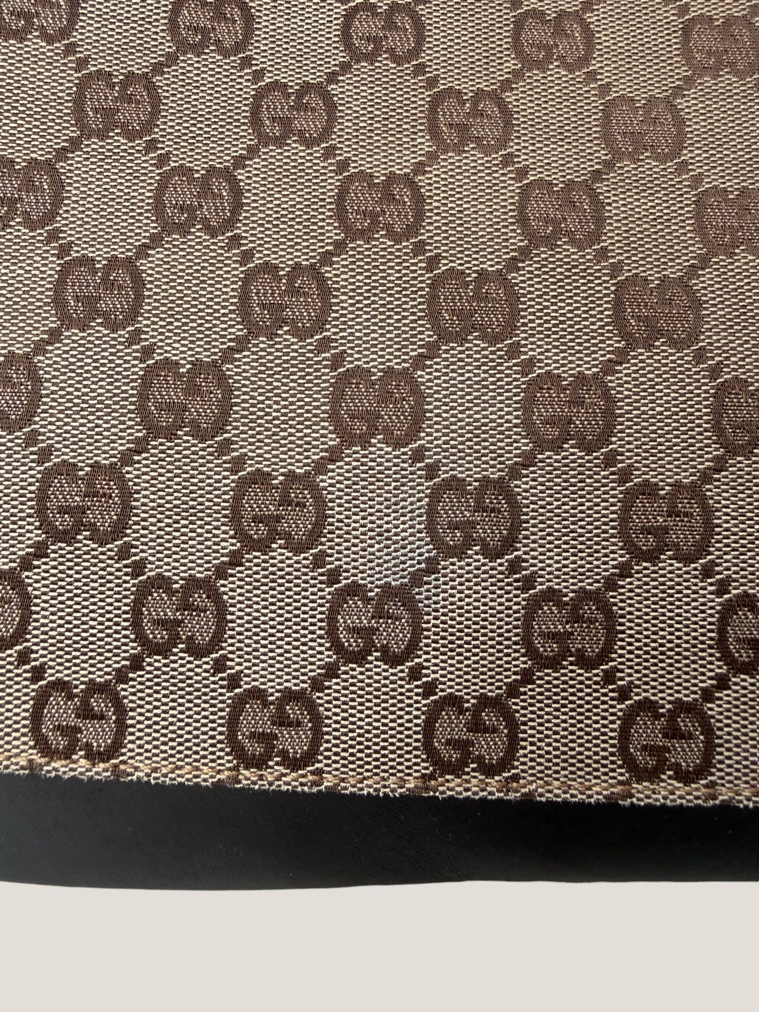 Gucci Hobo con catena resina
