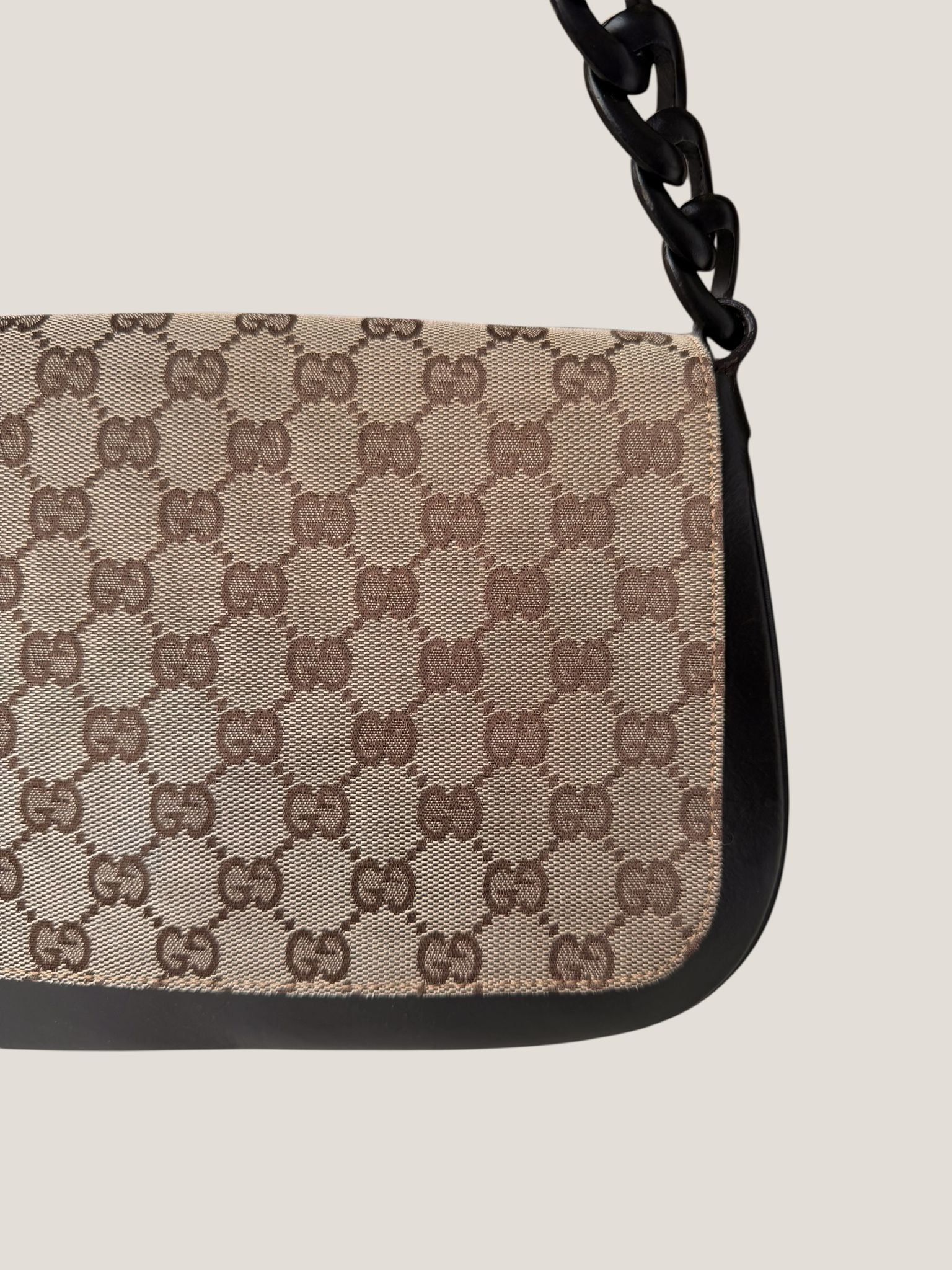 Gucci Hobo con catena resina