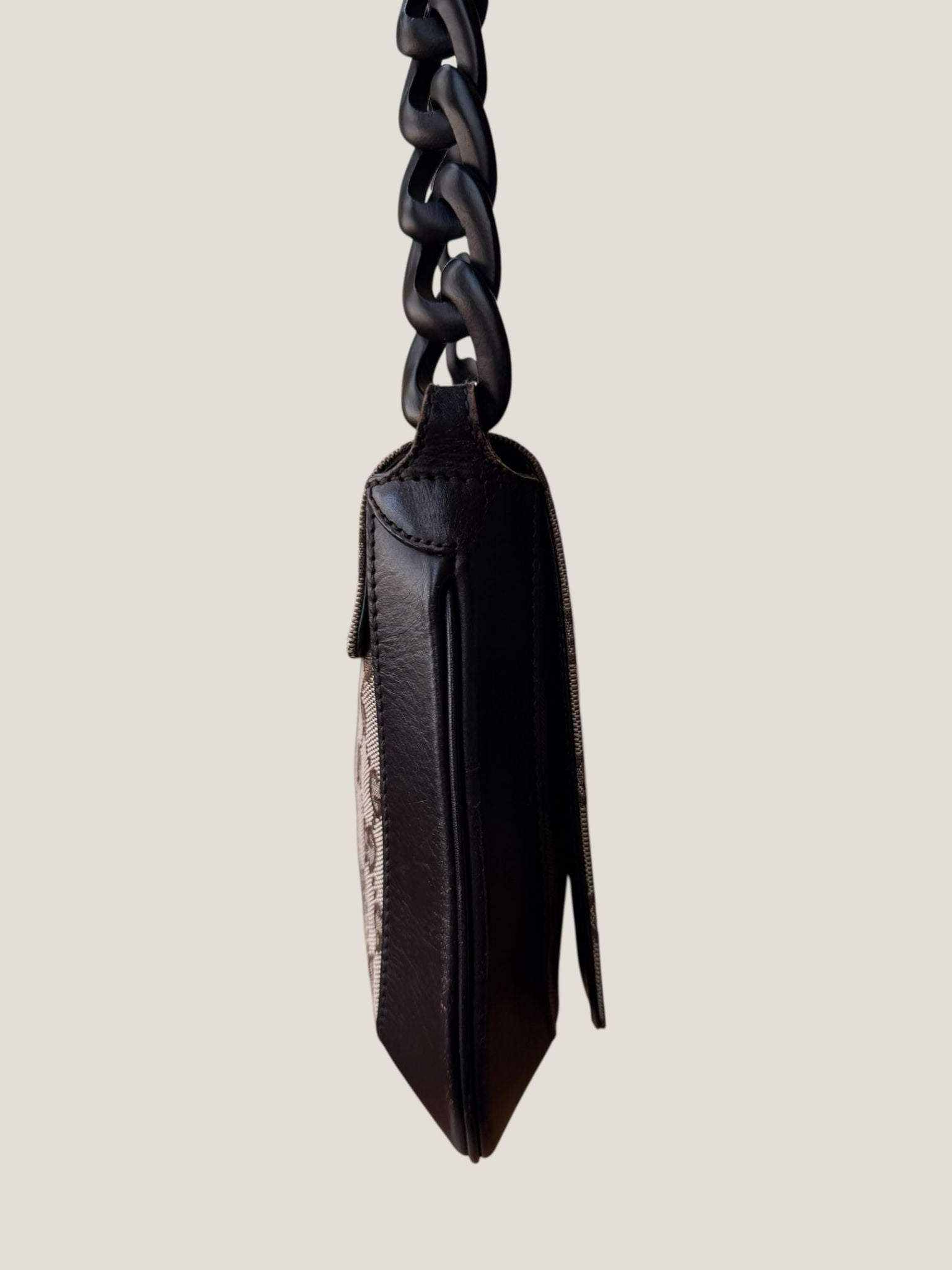 Gucci Hobo con catena resina