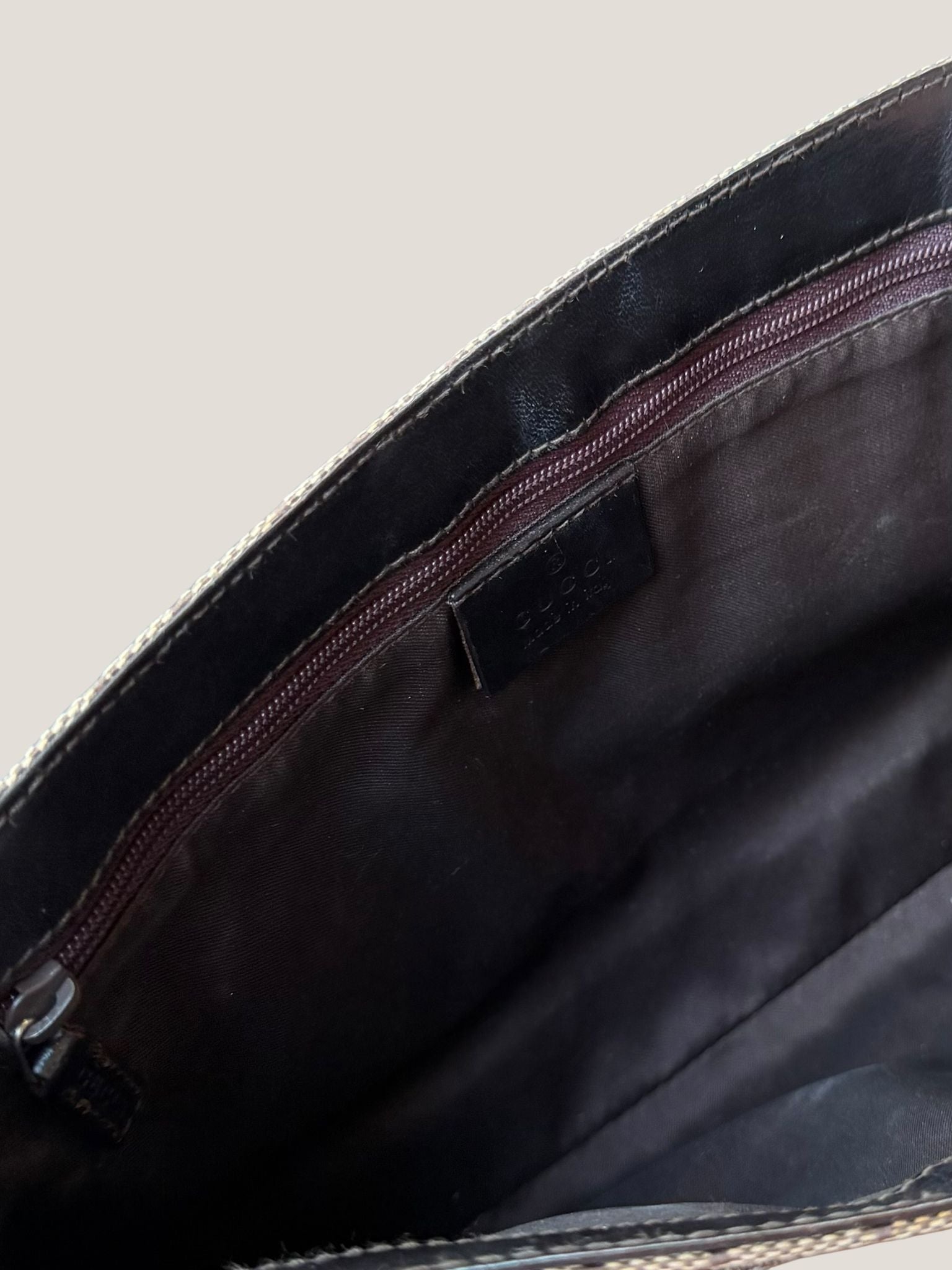 Gucci Hobo con catena resina