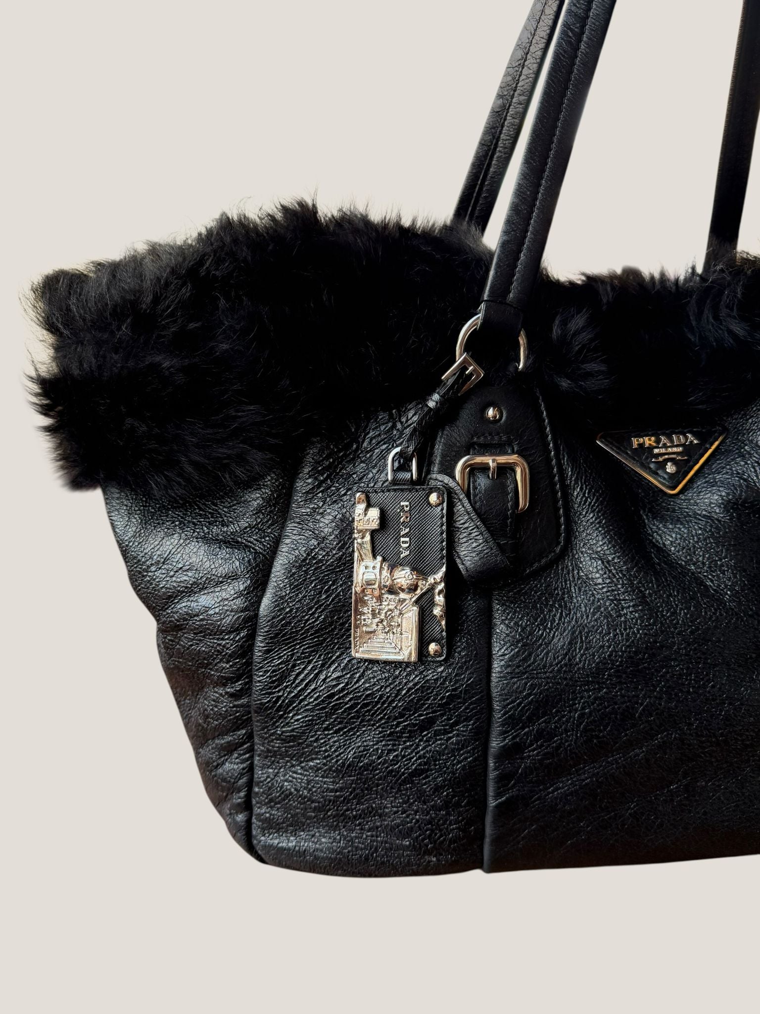 Prada tote con pelliccia