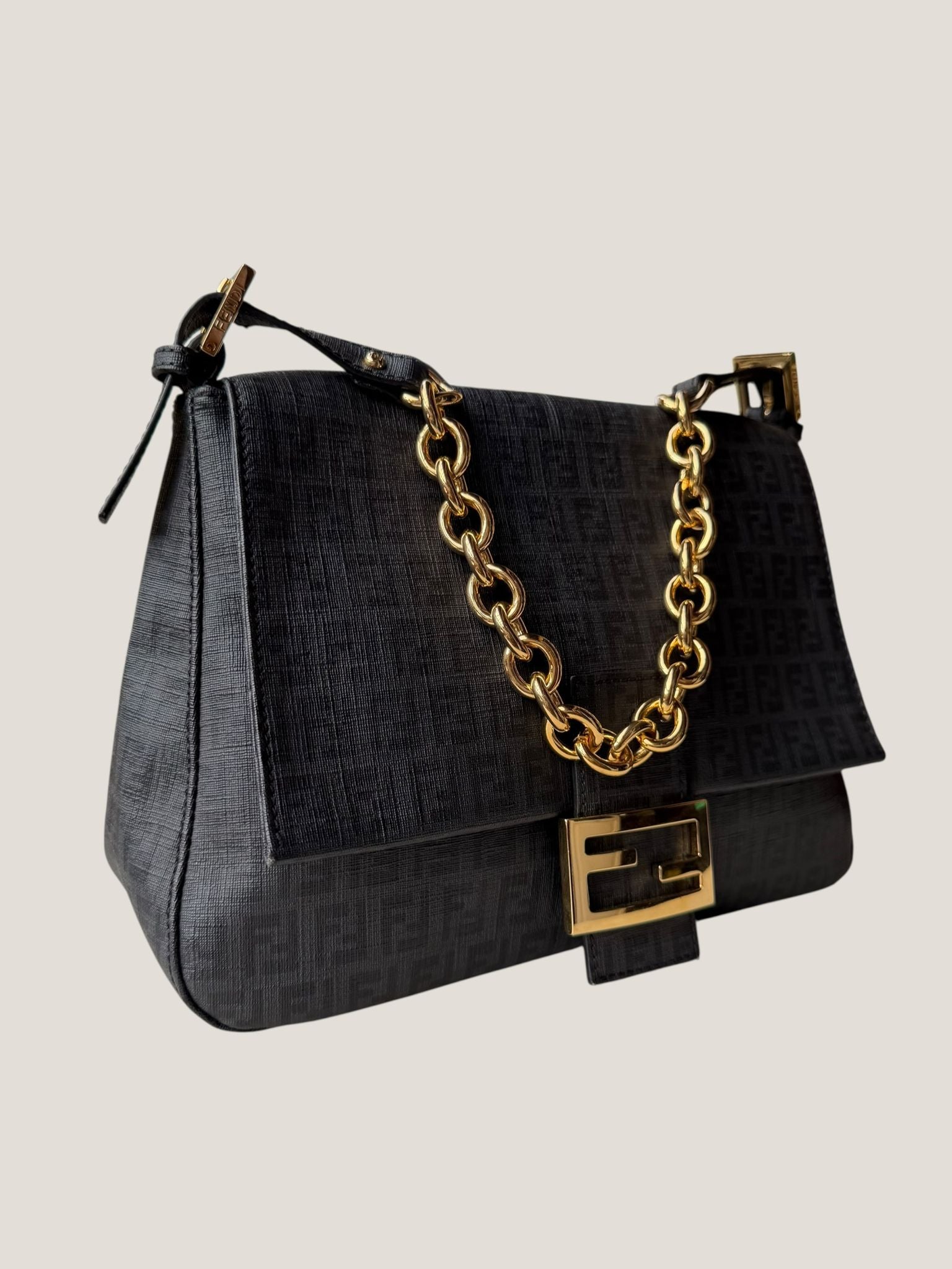 Fendi Mamma Baguette in catena oro