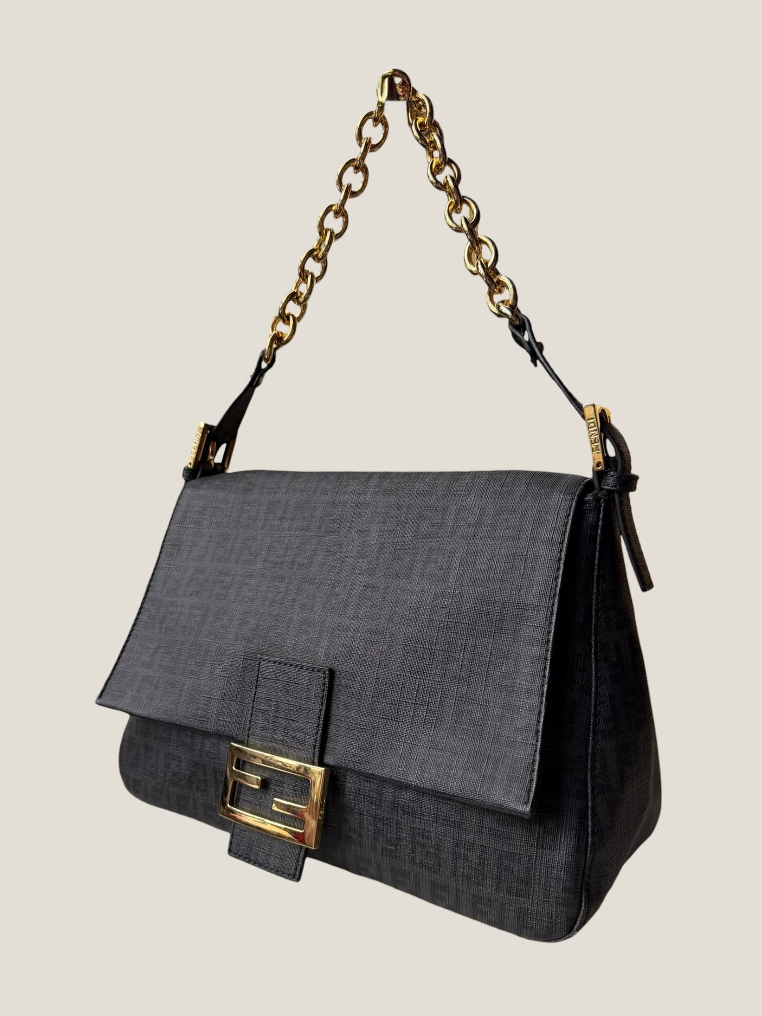 Fendi Mamma Baguette in catena oro
