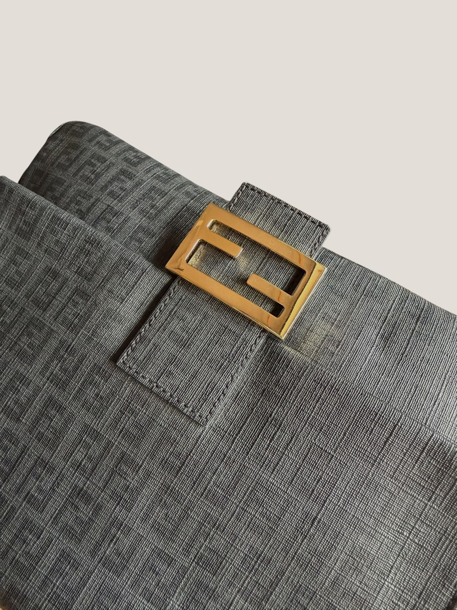 Fendi Mamma Baguette in catena oro