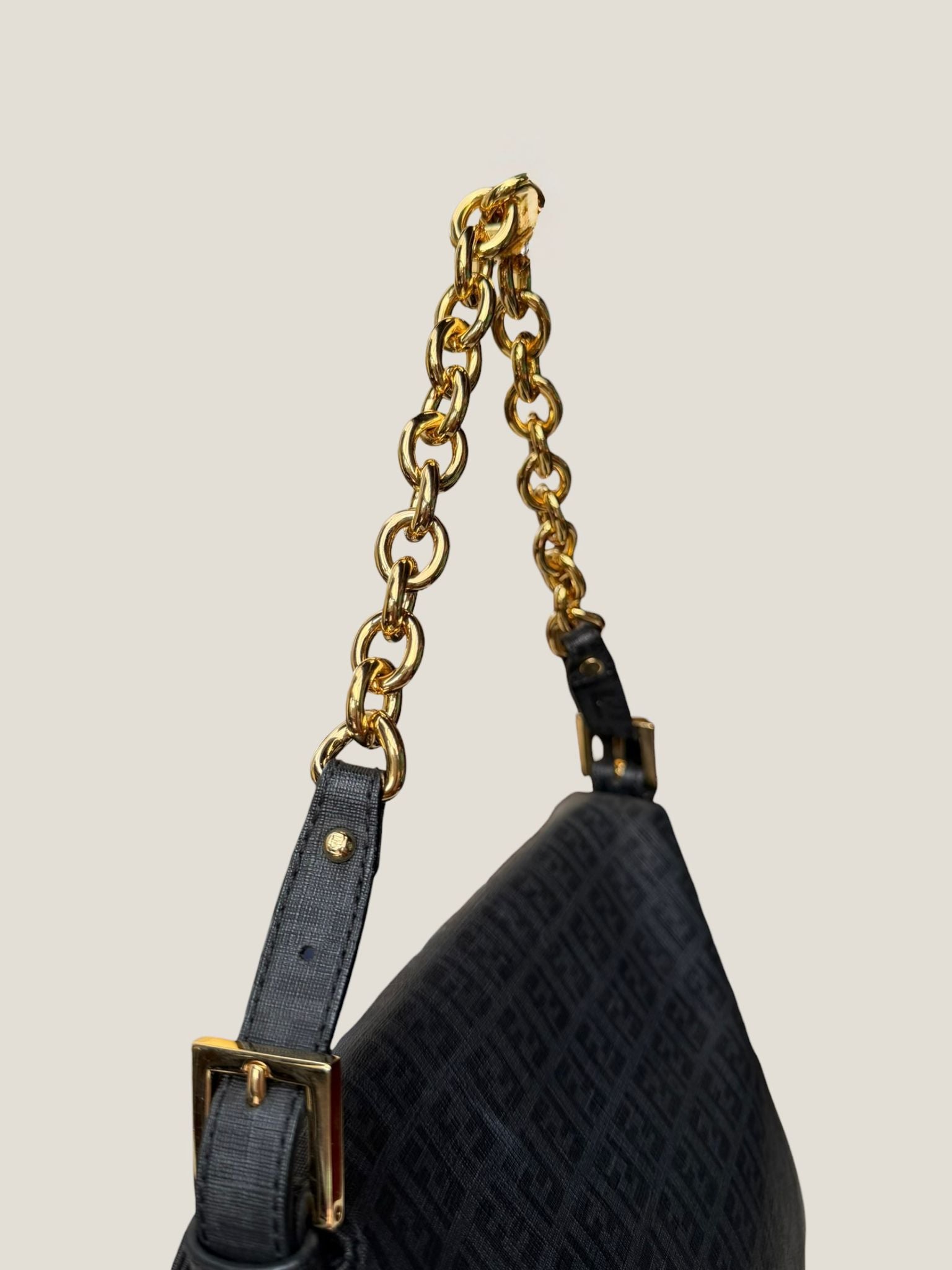 Fendi Mamma Baguette in catena oro