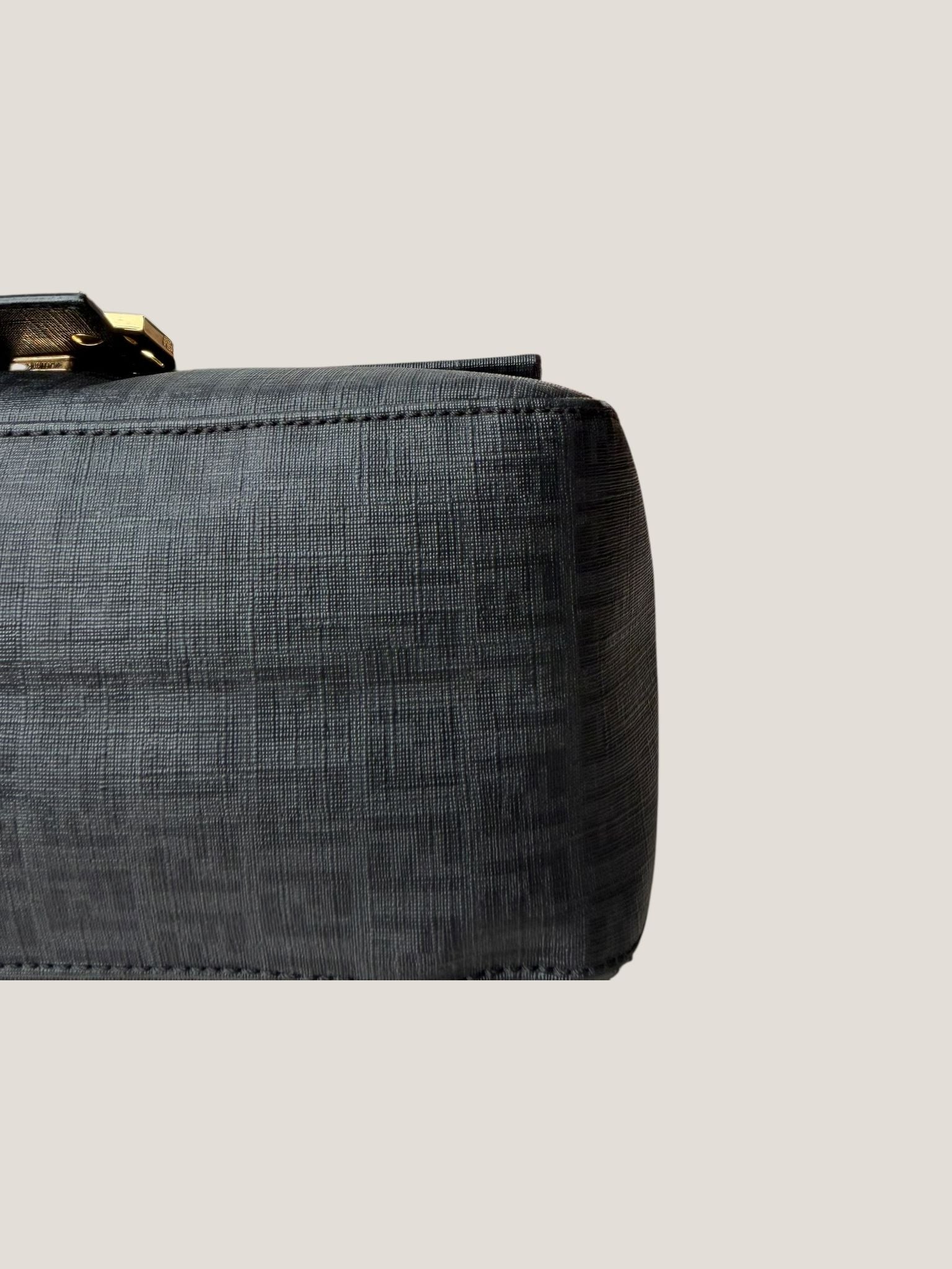 Fendi Mamma Baguette in catena oro