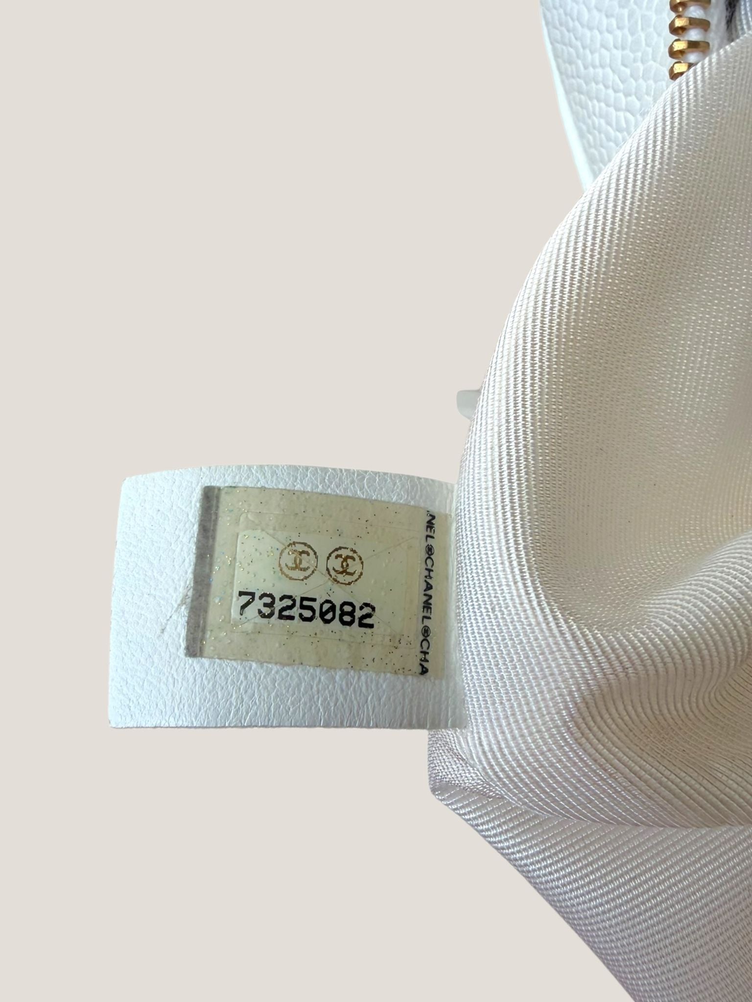 Chanel Hobo Matelassé Caviar Bianca