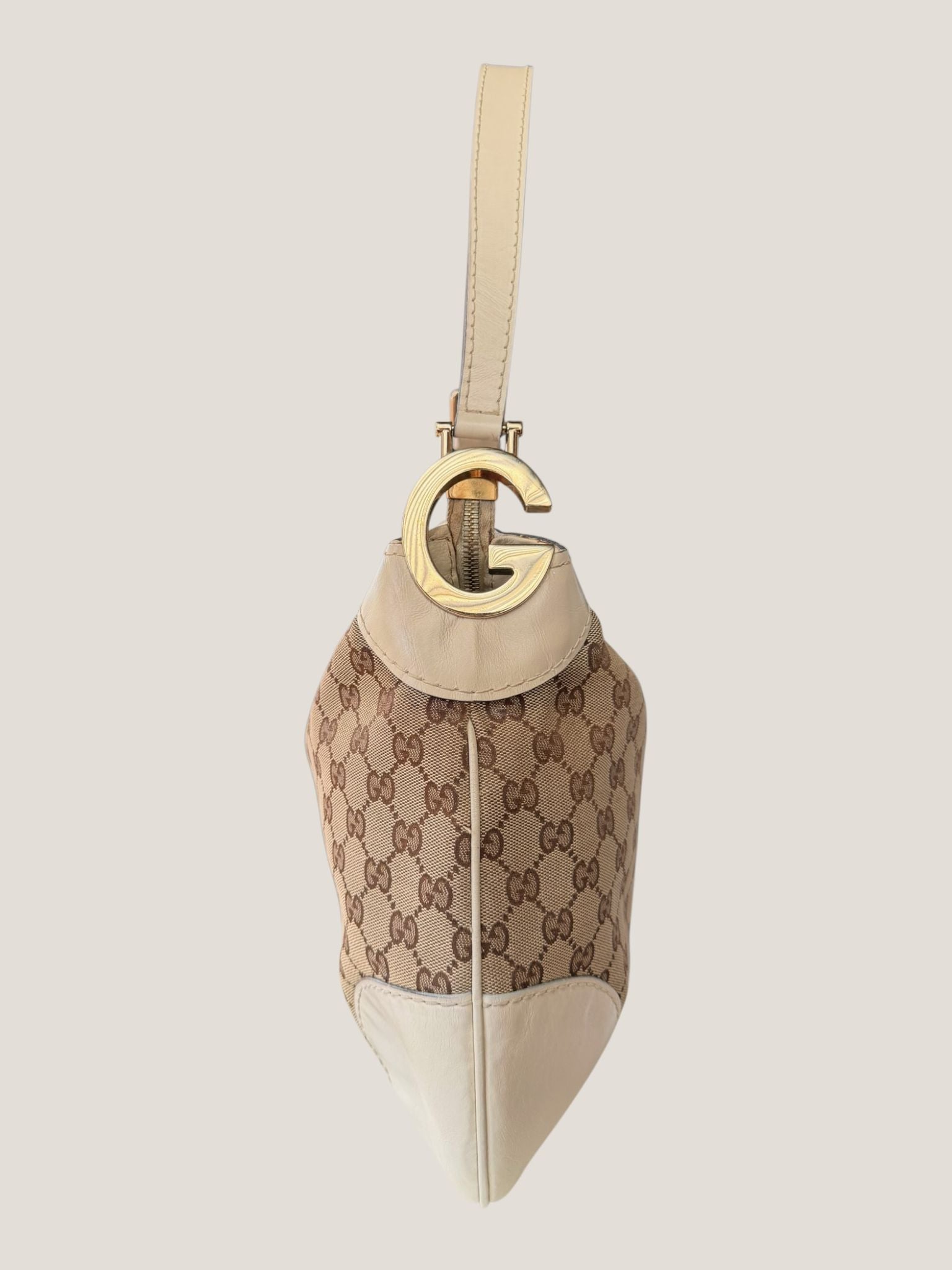 Gucci Charlotte Hobo GG Canvas con Maxi G Dorata