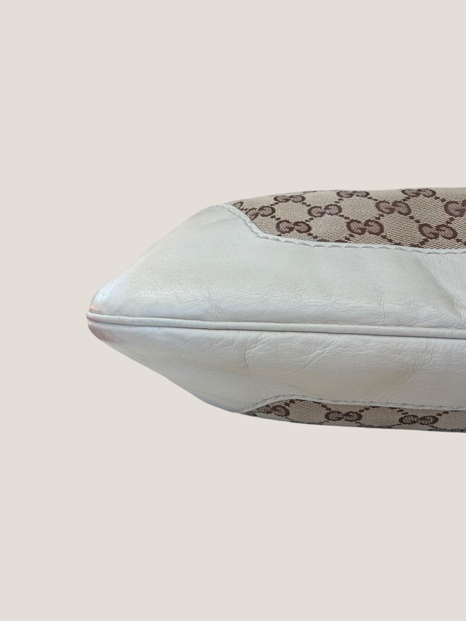 Gucci Charlotte Hobo GG Canvas con Maxi G Dorata