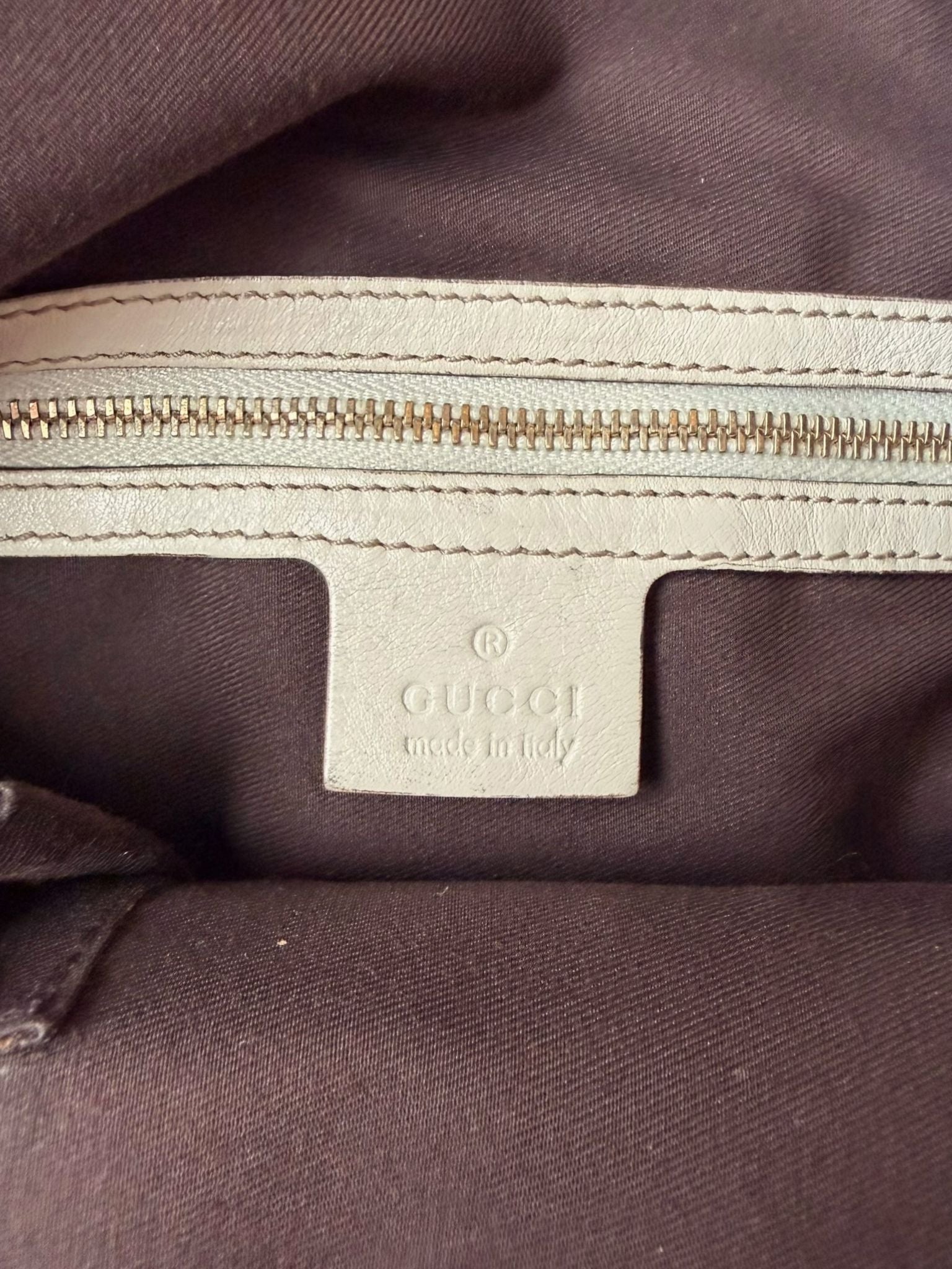 Gucci Charlotte Hobo GG Canvas con Maxi G Dorata