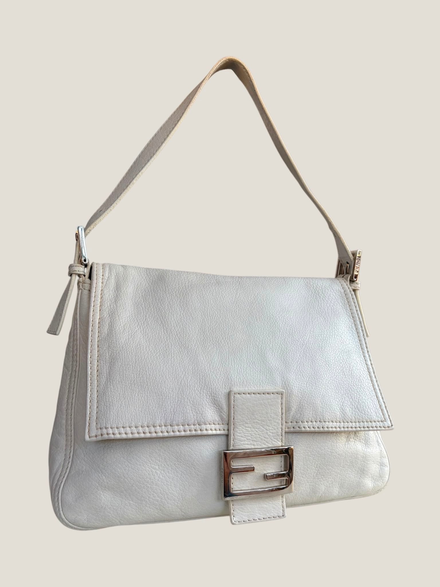 Fendi Mamma Baguette in Pelle Bianca
